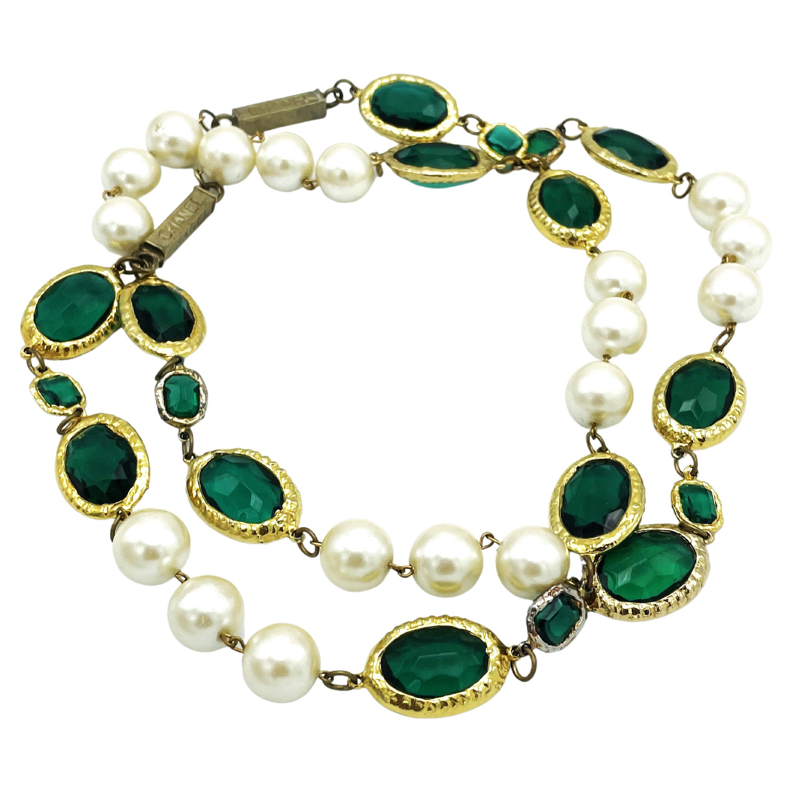 CHANEL NECKLACE with large oval cut green rhinestones and handmade pearls, 1980  For Sale