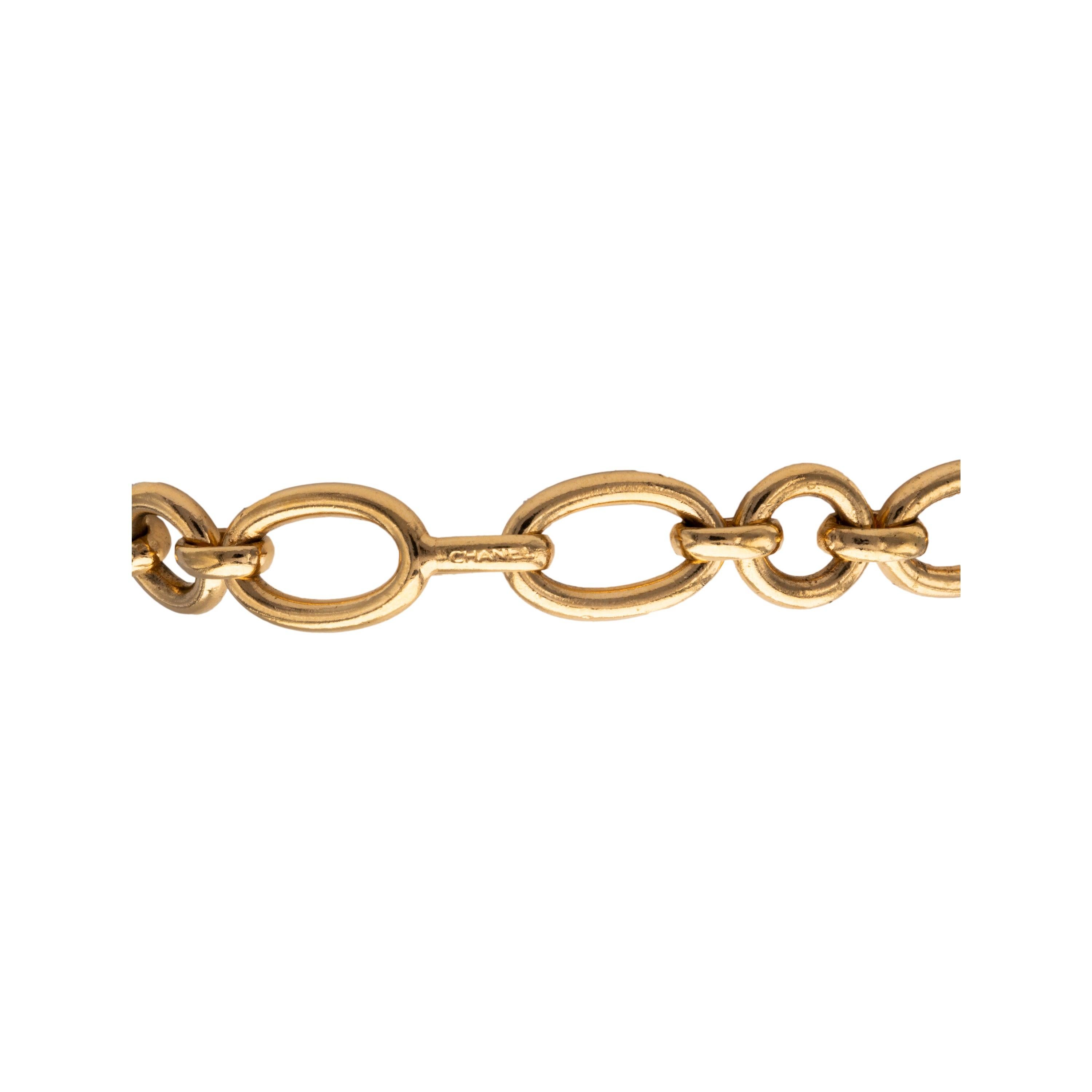 Women's Chanel Necklace With Medallion - '90s For Sale