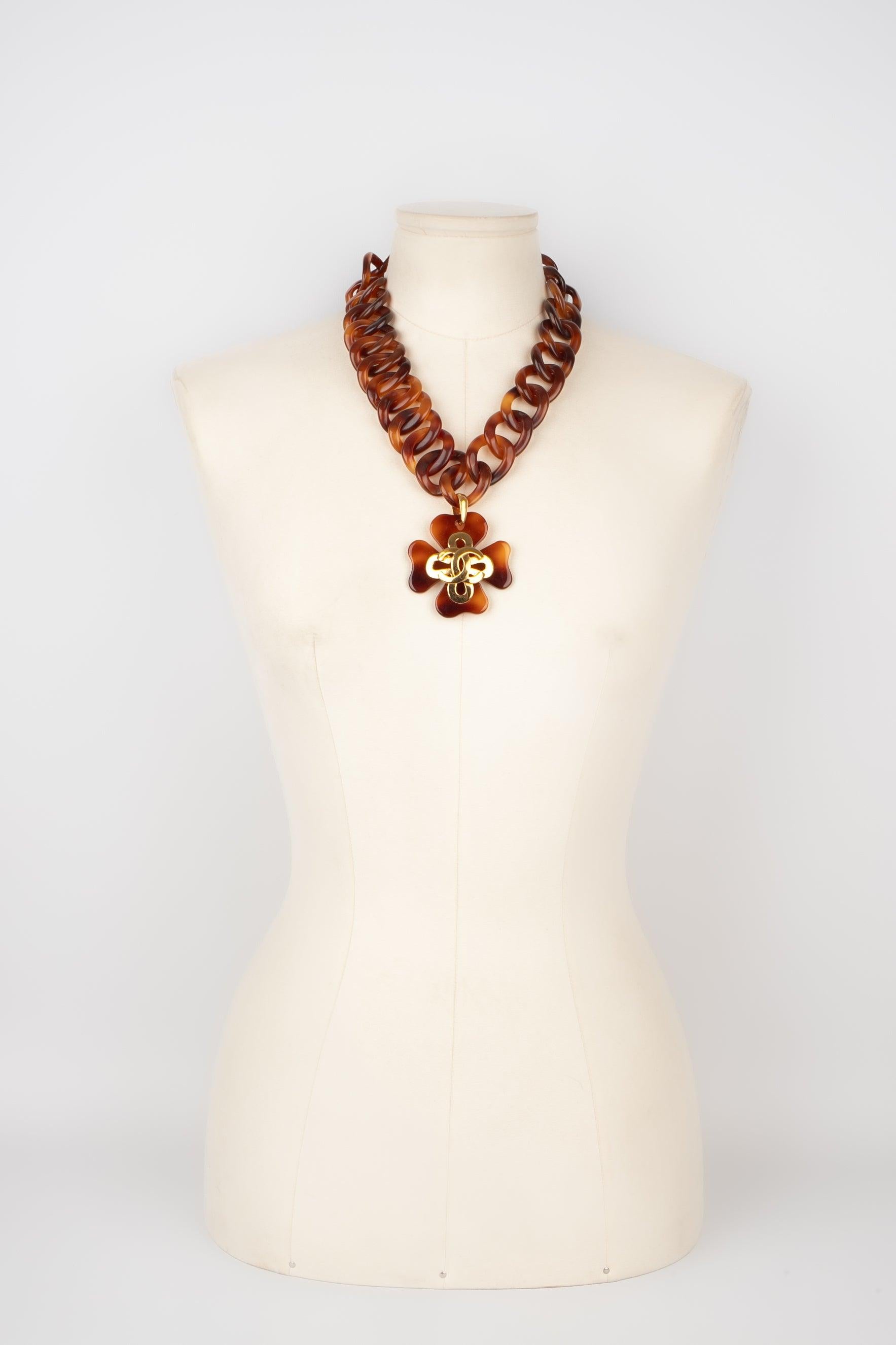 Chanel - (Made in France) Collana in metallo dorato e bachelite turchese. Collezione Primavera-Estate 1995.

Informazioni aggiuntive:
Condizioni: Ottime condizioni
Dimensioni: Lunghezza: 58 cm
Periodo: 20° secolo

Riferimento del venditore: CB158
