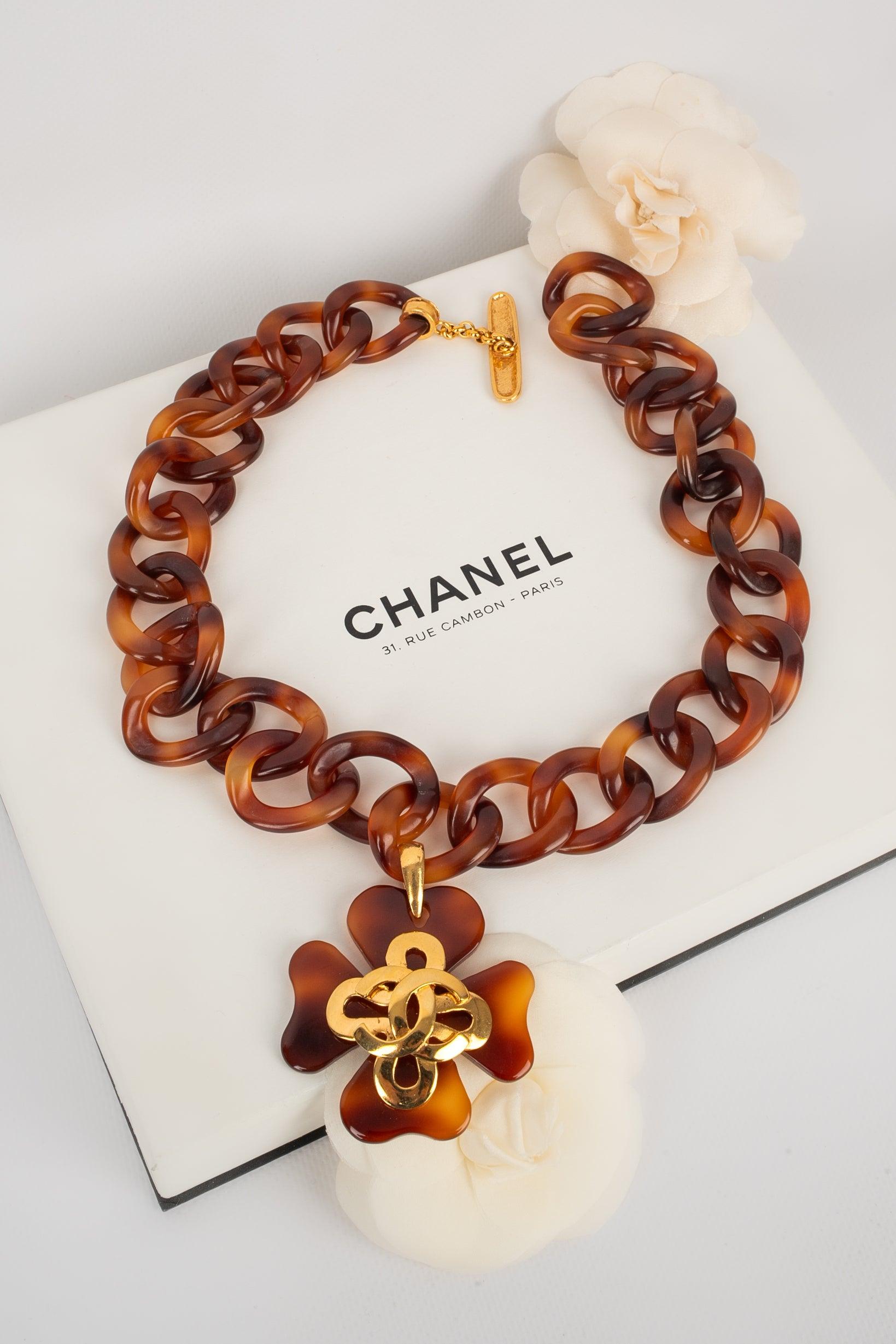 Collana Chanel in bachelite con guscio di tartufo, 1995 in vendita 4