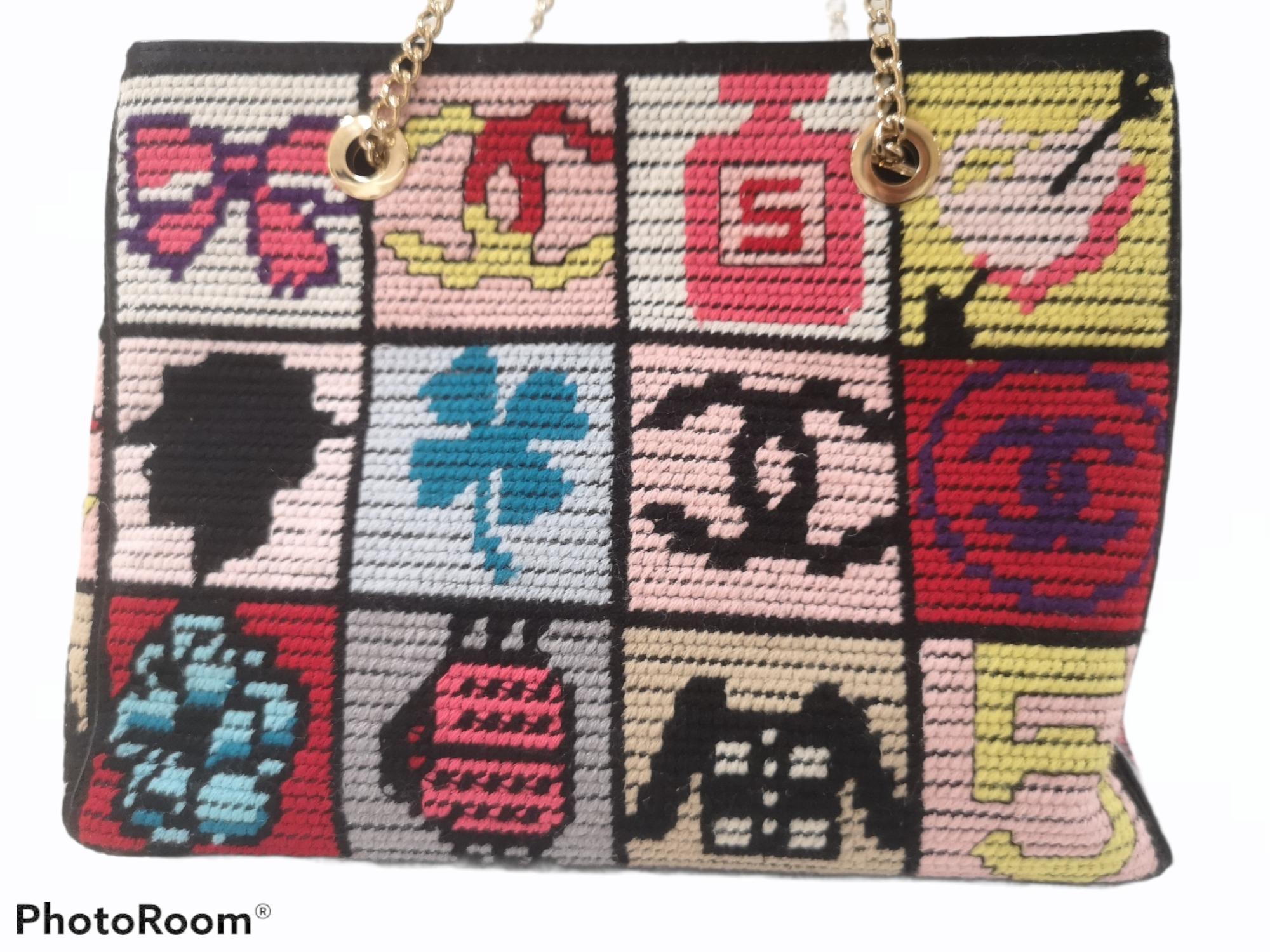 Chanel needlepoint symbols multicoloured shoulder bag  In Excellent Condition In Capri, IT