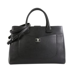 Chanel Neo Executive Tote en cuir de veau grainé Moyen