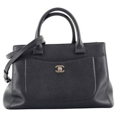 Chanel Neo Executive Tragetasche aus genarbtem Kalbsleder Medium