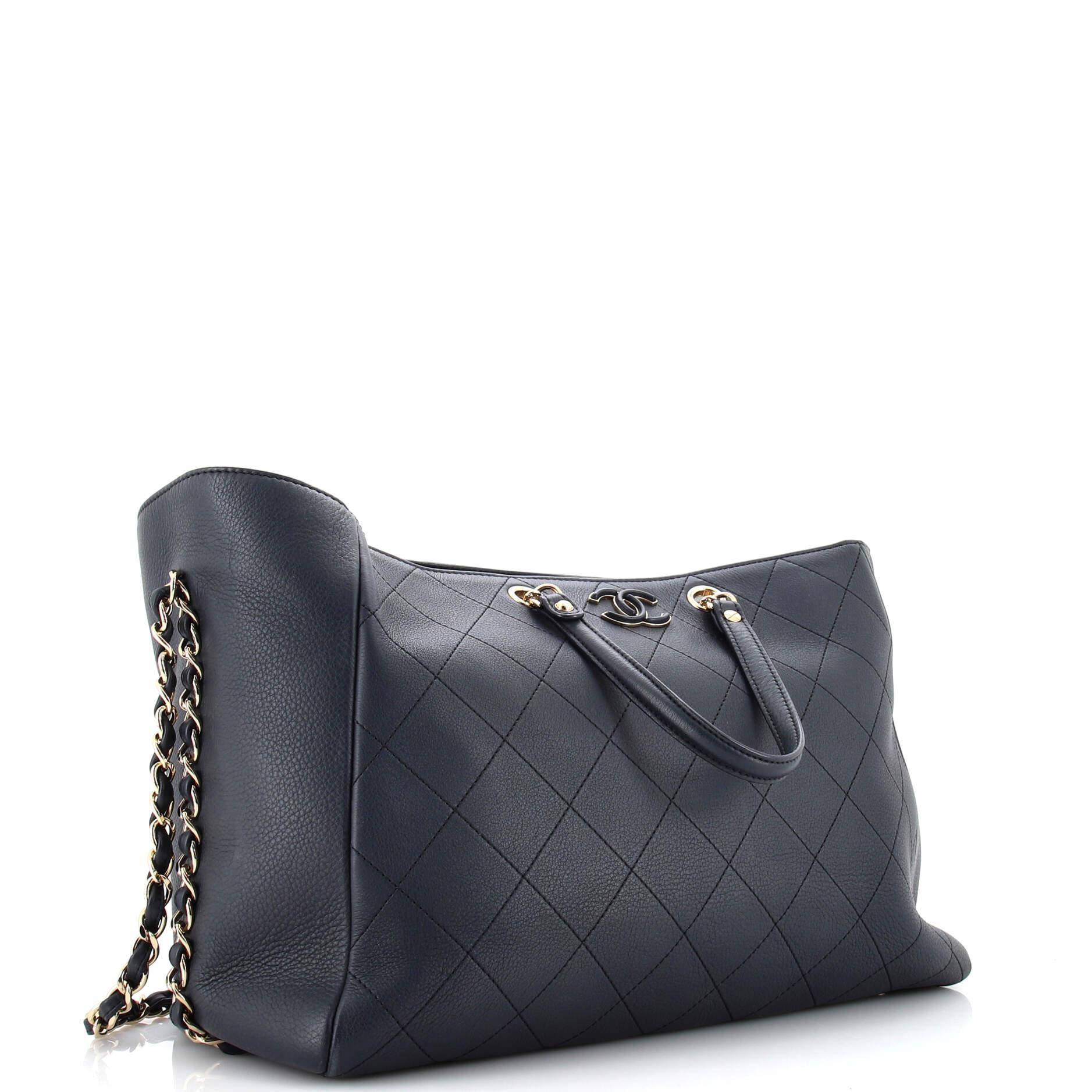Chanel Neo Soft Shopping Tote Stitched Bullskin Large In Good Condition In NY, NY