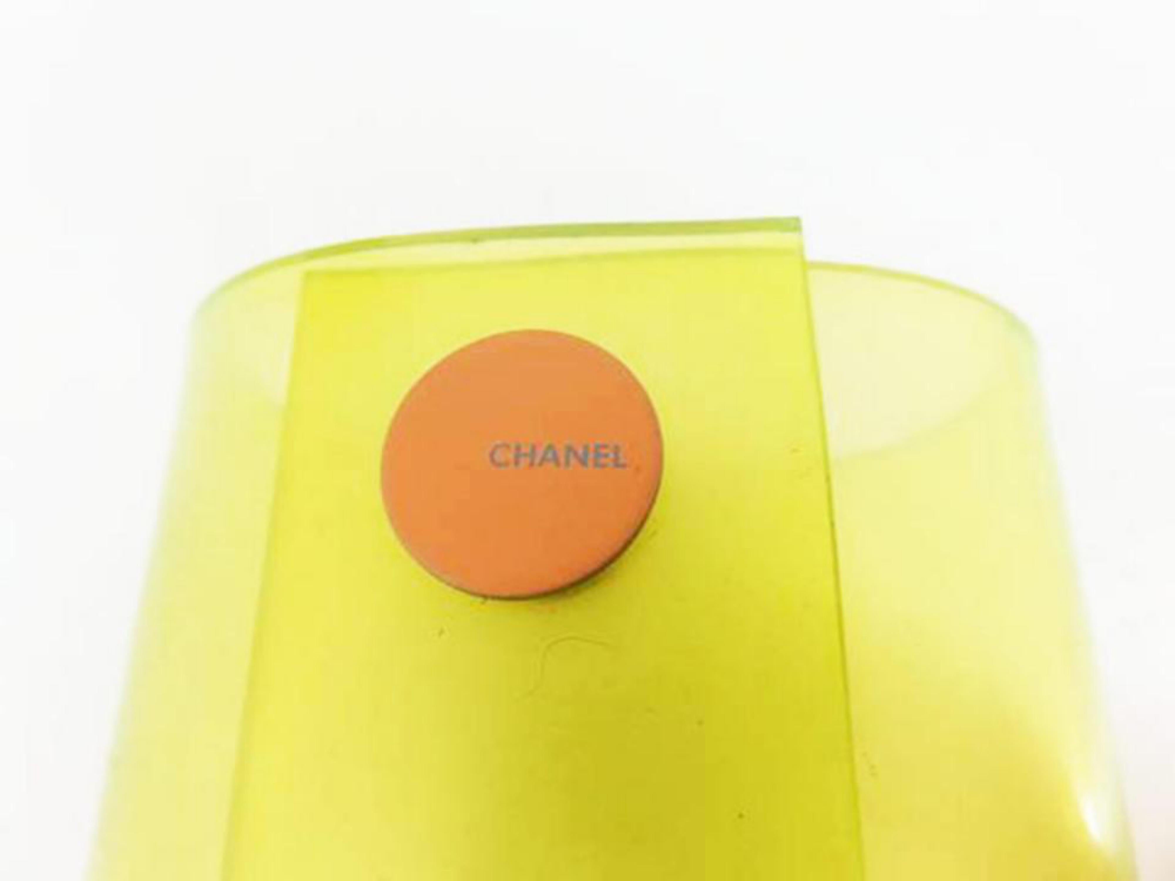 Chanel Neon Green Translucent Snap Cuff 226629 Bracelet im Zustand „Gut“ in Forest Hills, NY