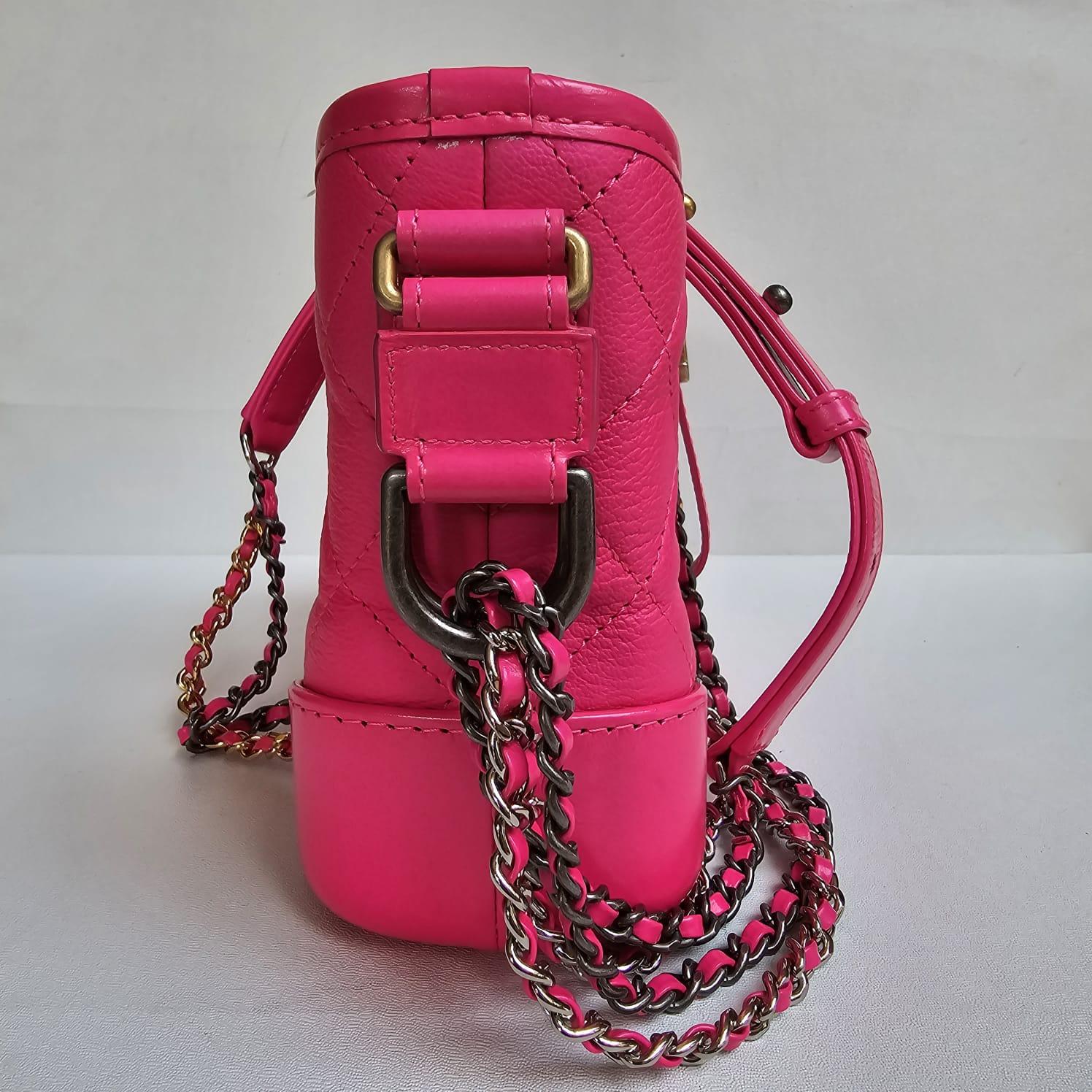 Chanel Kleine Gabrielle-Tasche in Neonrosa im Angebot 7