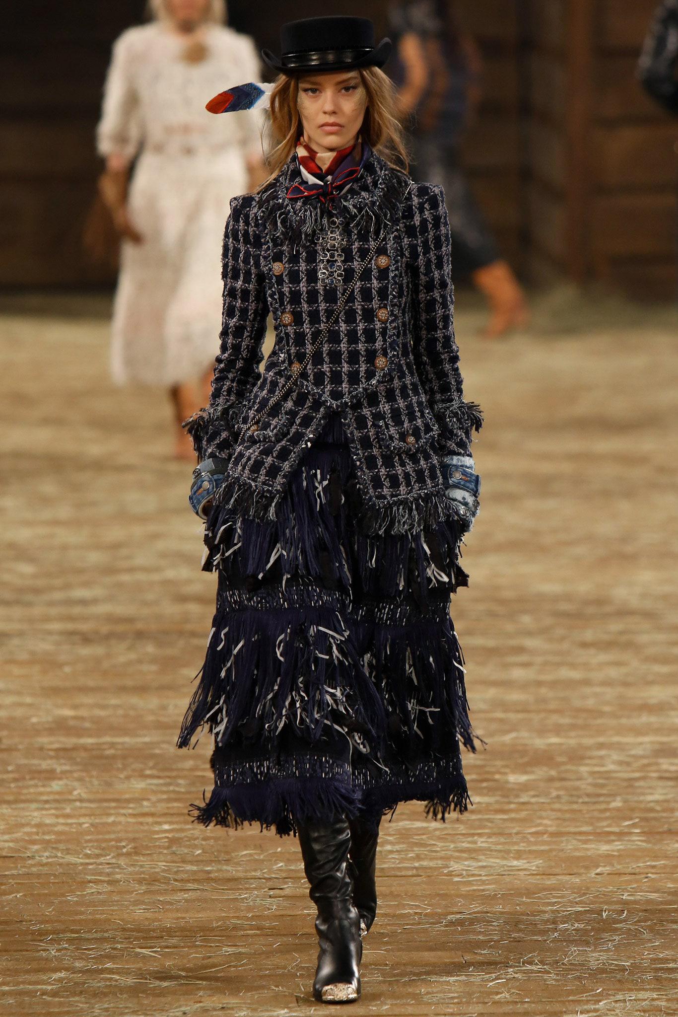 New hard to get, collectors Chanel navy tweed jacket with fringe detail from Runway of Paris / DALLAS Collection, 2014 Pre-Fall Metiers d'Art
Size mark 40 fr. Never worn! Retail price over 10,000$
Price on e-bay 6,999$ for a pre-owned item.
- CC zip