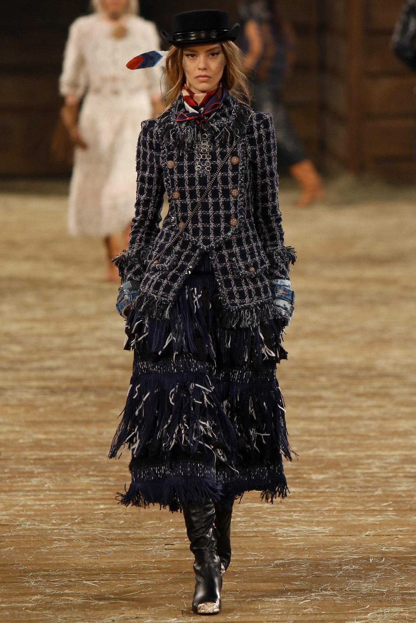 Retail price over 10,000$
Price on e-bay 6,999$ for a pre-owned item.
Rare, collectors Chanel navy tweed jacket with fringe detail from Runway of Paris / DALLAS Collection, 2014 Pre-Fall Metiers d'Art
Size mark 40 FR. Never worn.
- CC zip front