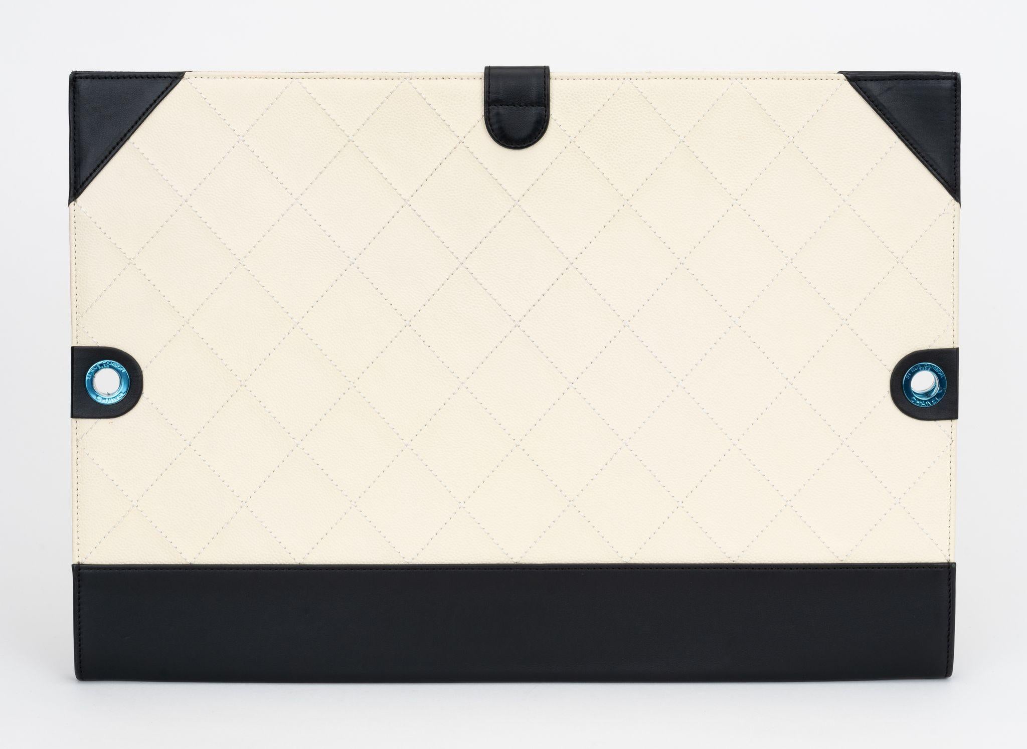 Chanel New 2014 White Portfolio Clutch In New Condition In West Hollywood, CA