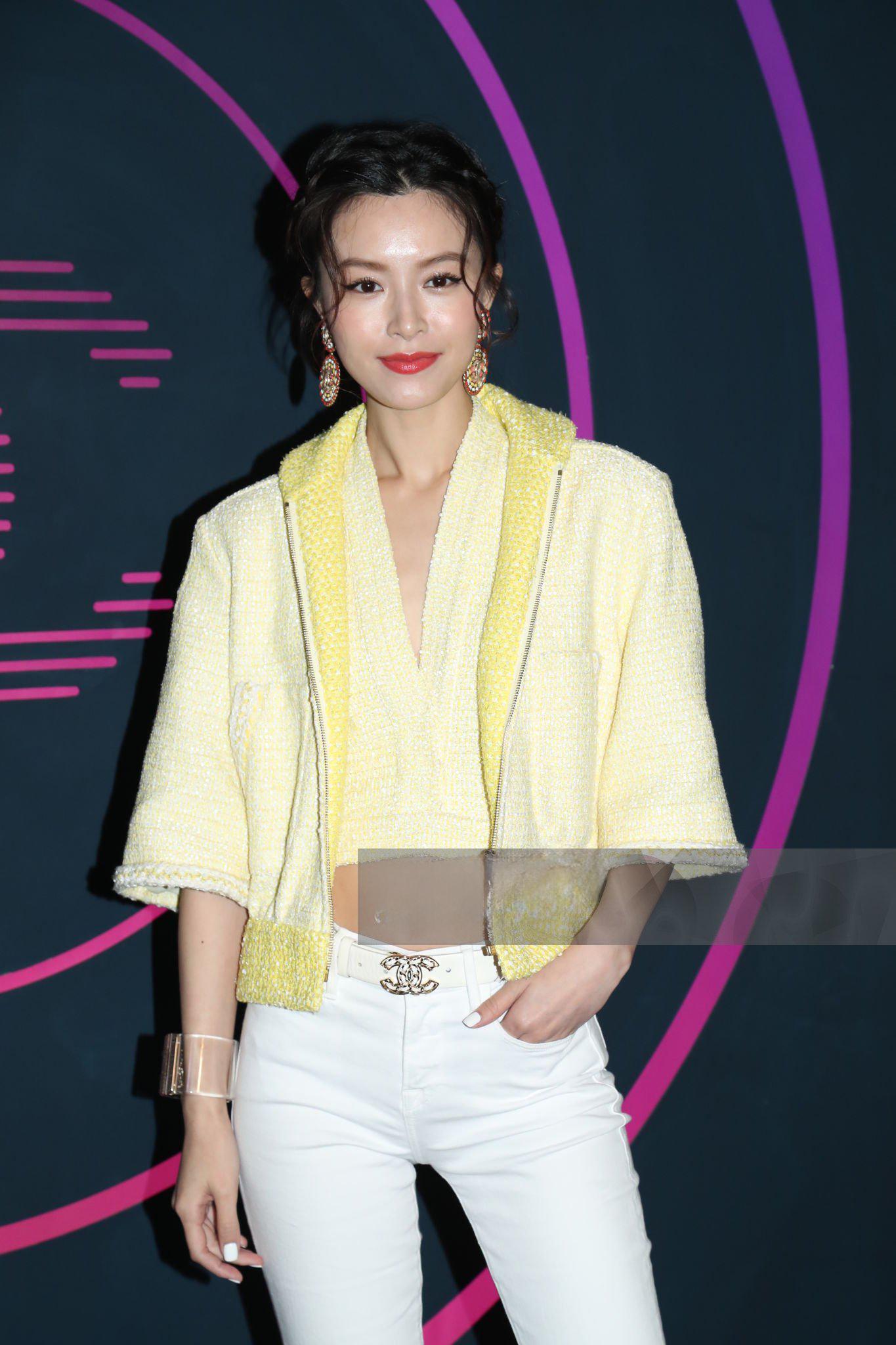 CHANEL Nueva Primavera 2019 Chaqueta bomber de tweed amarillo 36 FR en Nuevo estado para la venta en Dubai, AE