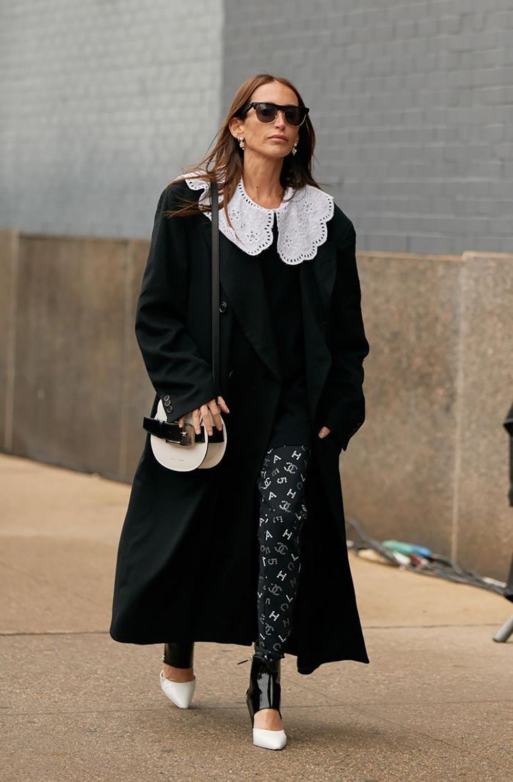 Chanel New 2020 Cruise Eternal Iconic CC Logo Leggings For Sale 12