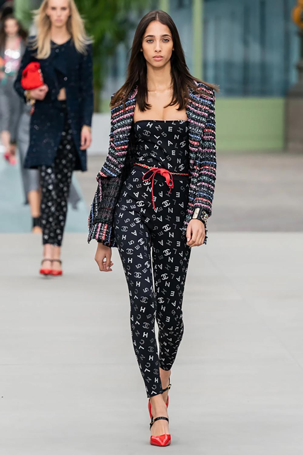Chanel New 2020 Cruise Eternal Iconic CC Logo Leggings For Sale 1