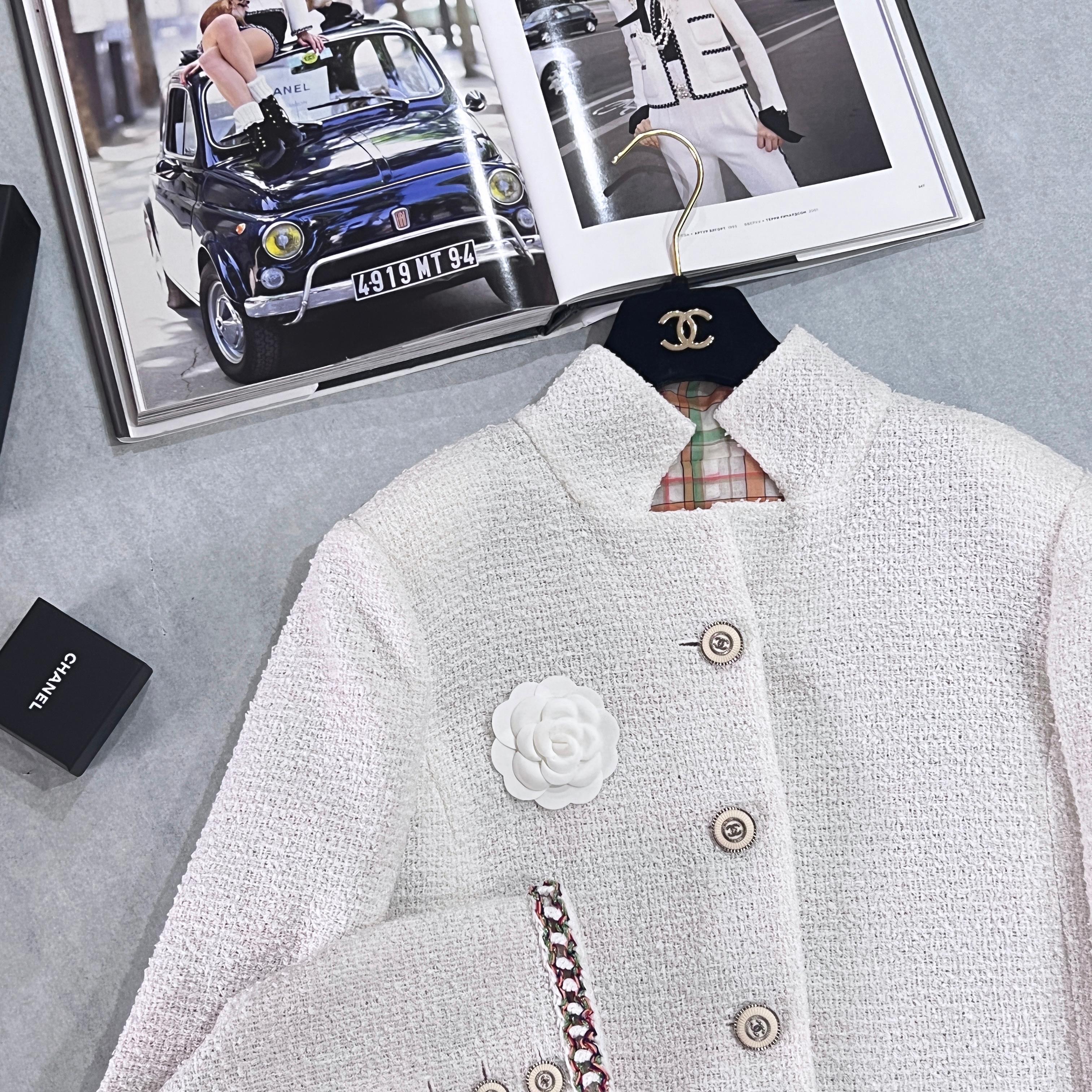 Chanel New 2020 Cruise Runway Tweed Jacket For Sale 1