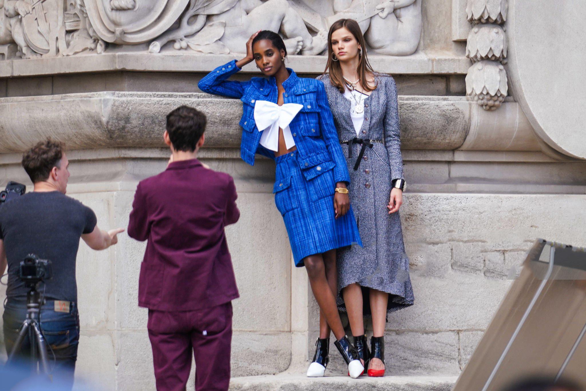 Chanel New 2020 Iconic Royal Blue Tweed Jacket In New Condition In Dubai, AE