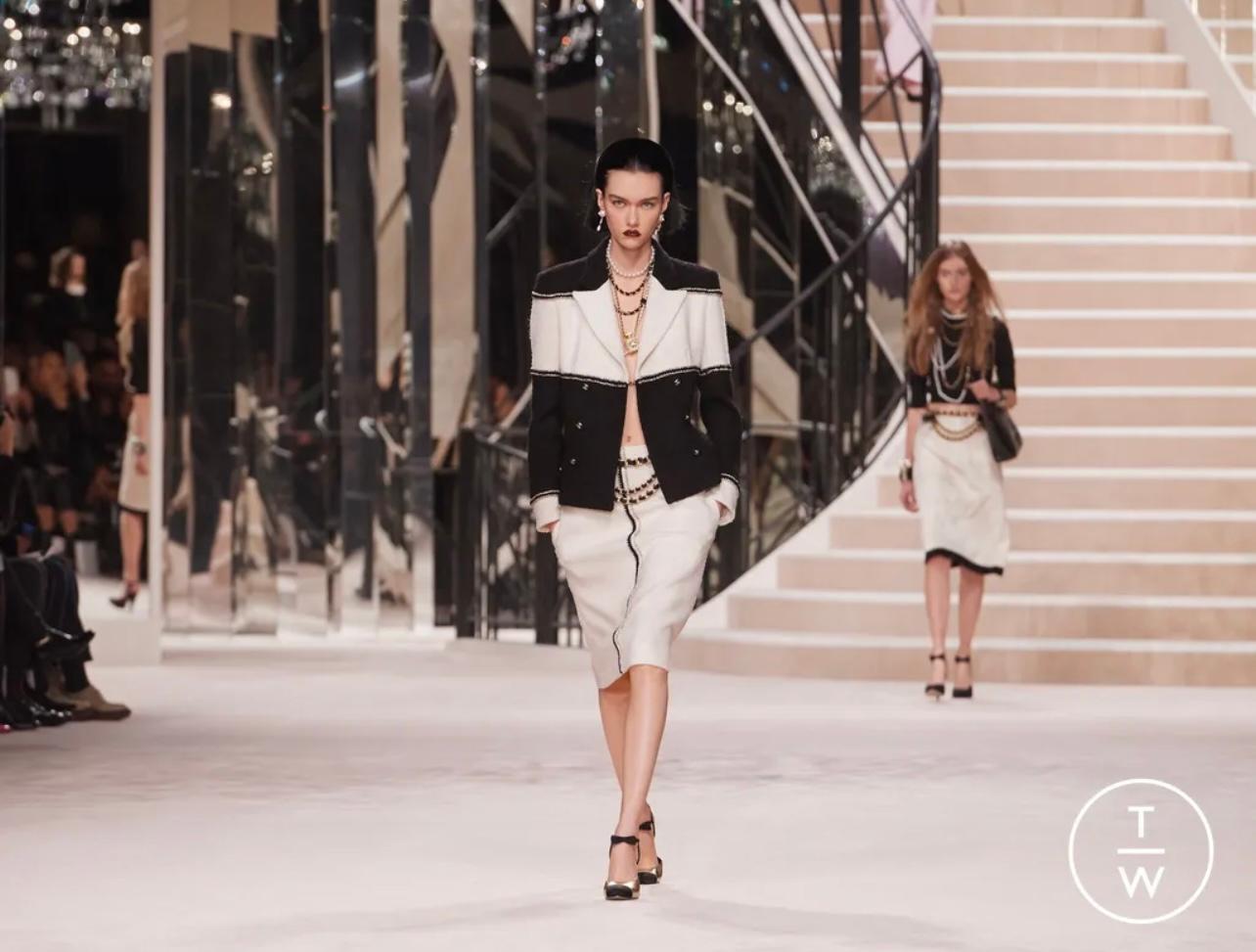 tailleur chanel prix neuf