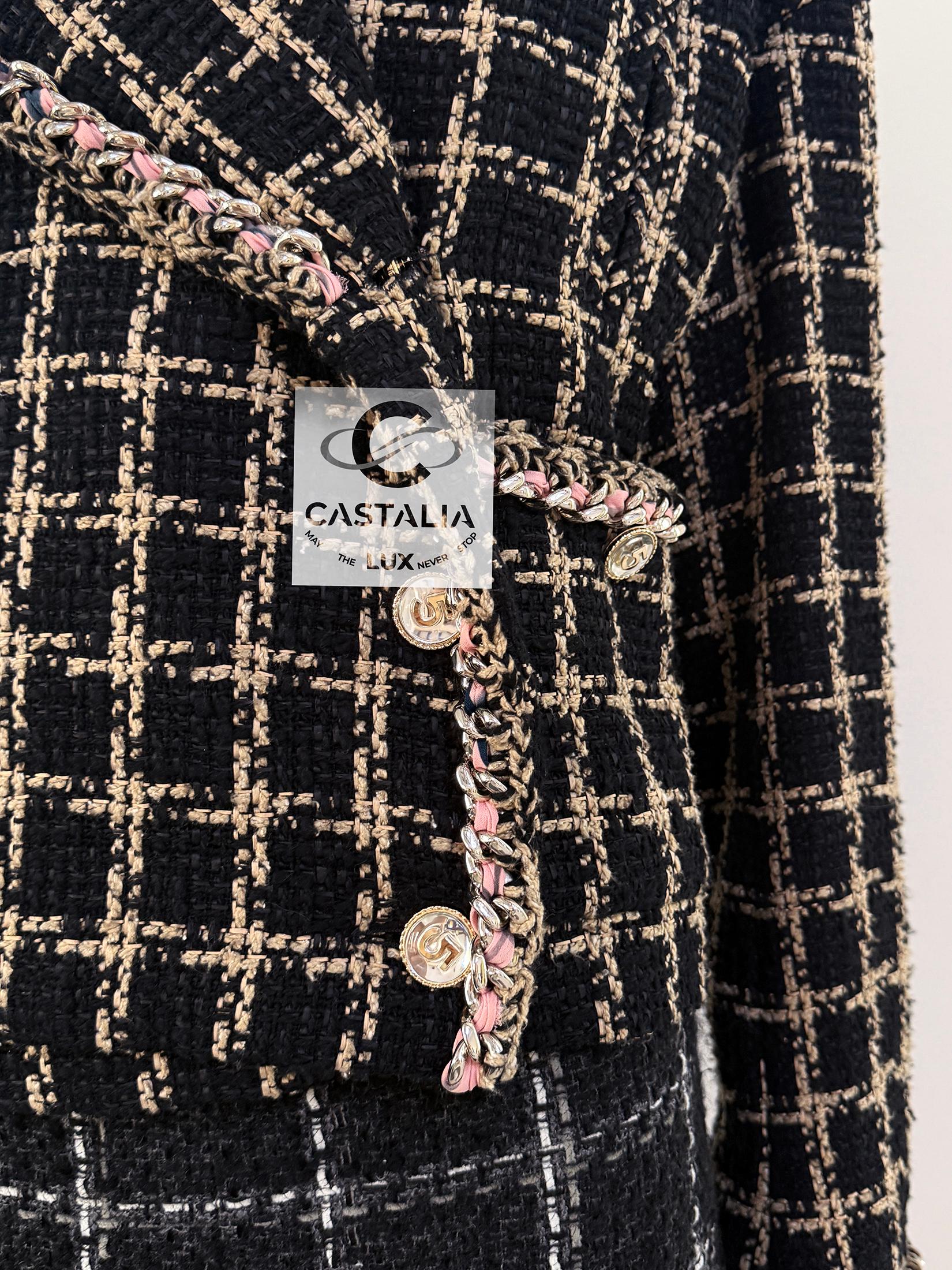 Chanel New 2021 Ad Campaign Chain Trim Black Tweed Jacket 36 FR For Sale 10