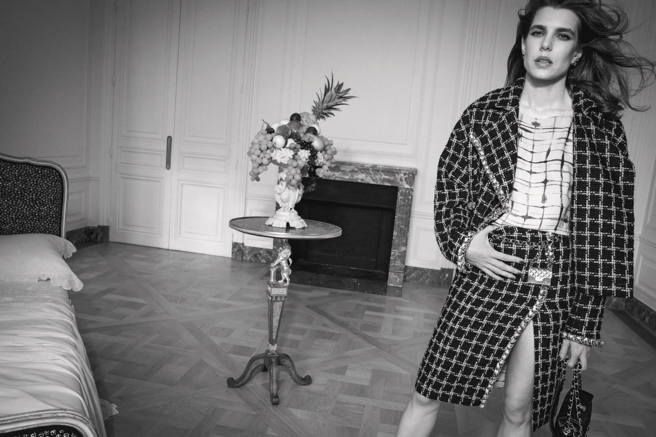 Chanel New 2021 Ad Campaign Chain Trim Black Tweed Jacket 36 FR For Sale 1