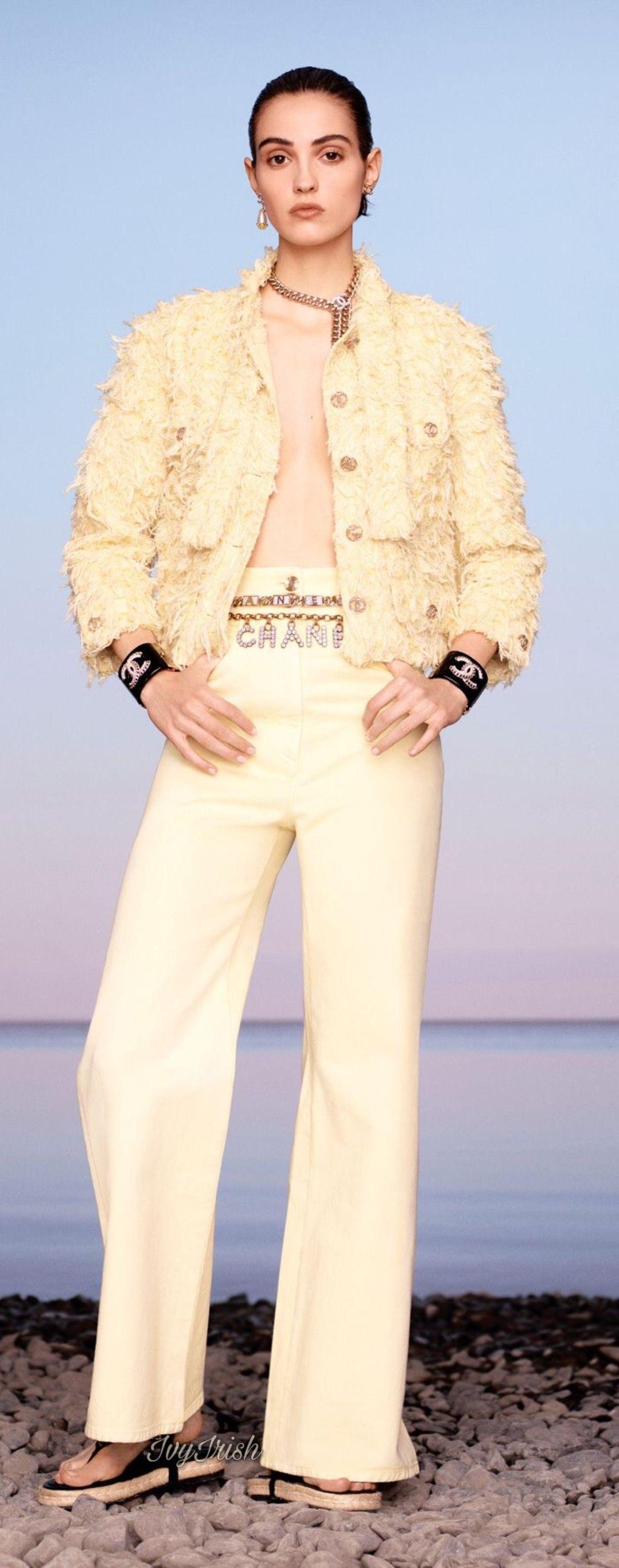 New stunning Chanel pastel yellow flare jeans with Giant CC Logos at front pockets and COCO patch letters at back -- from 2021 Cruise Collection
- CC logo buttons at front
Size mark 40 FR. Never worn.