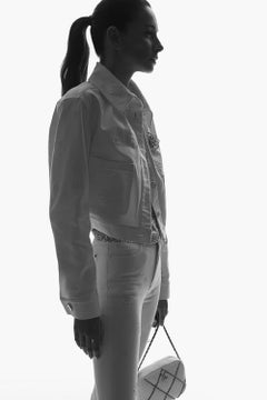 CHANEL : nouvelle veste en jean noire avec le logo CC emblématique, collection 2021