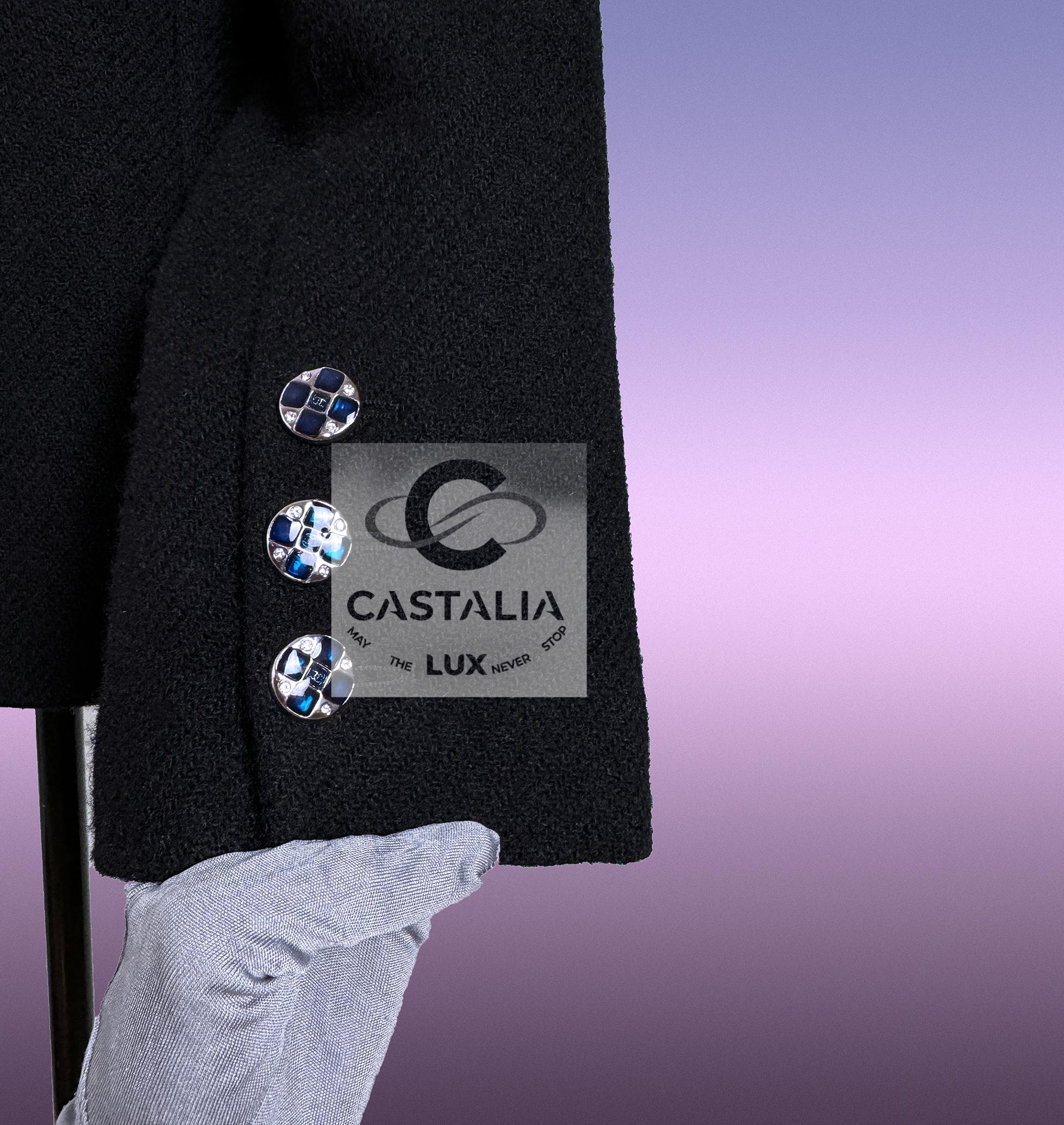 Chanel New 2022 Giacca in tweed nero con bottoni Gripoix 38 FR in vendita 10