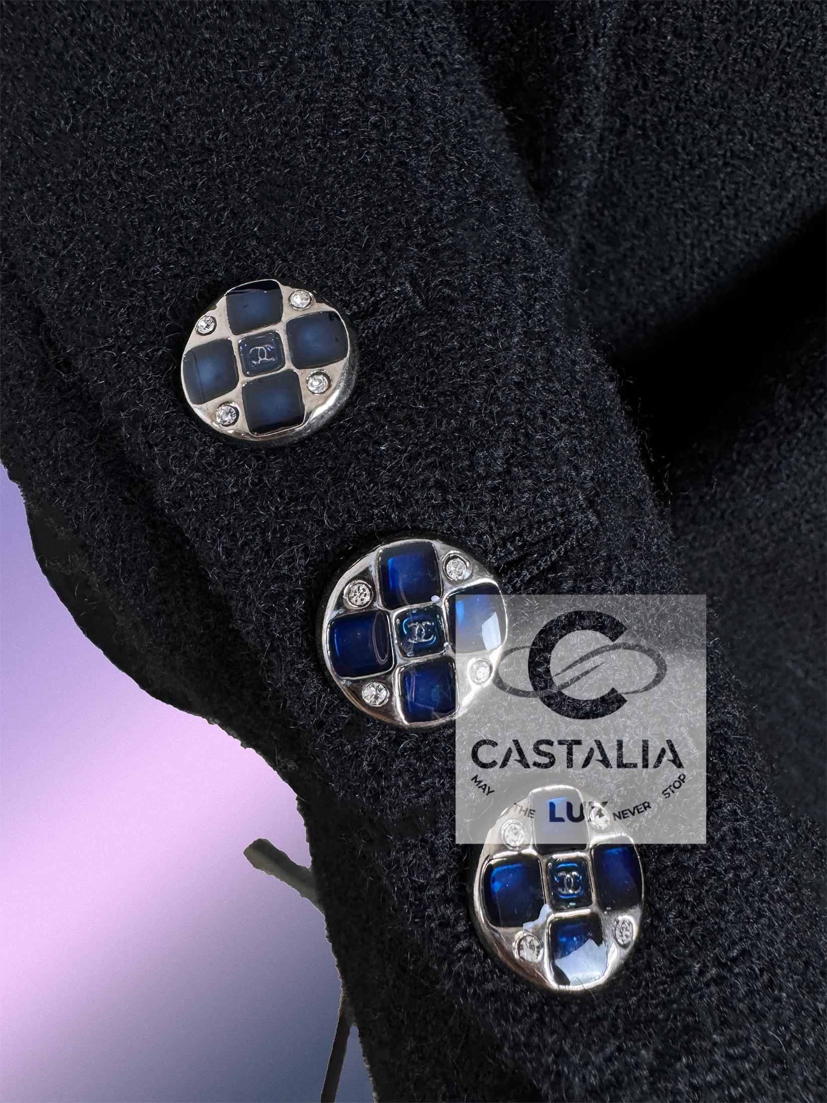 Chanel New 2022 Giacca in tweed nero con bottoni Gripoix 38 FR in vendita 13