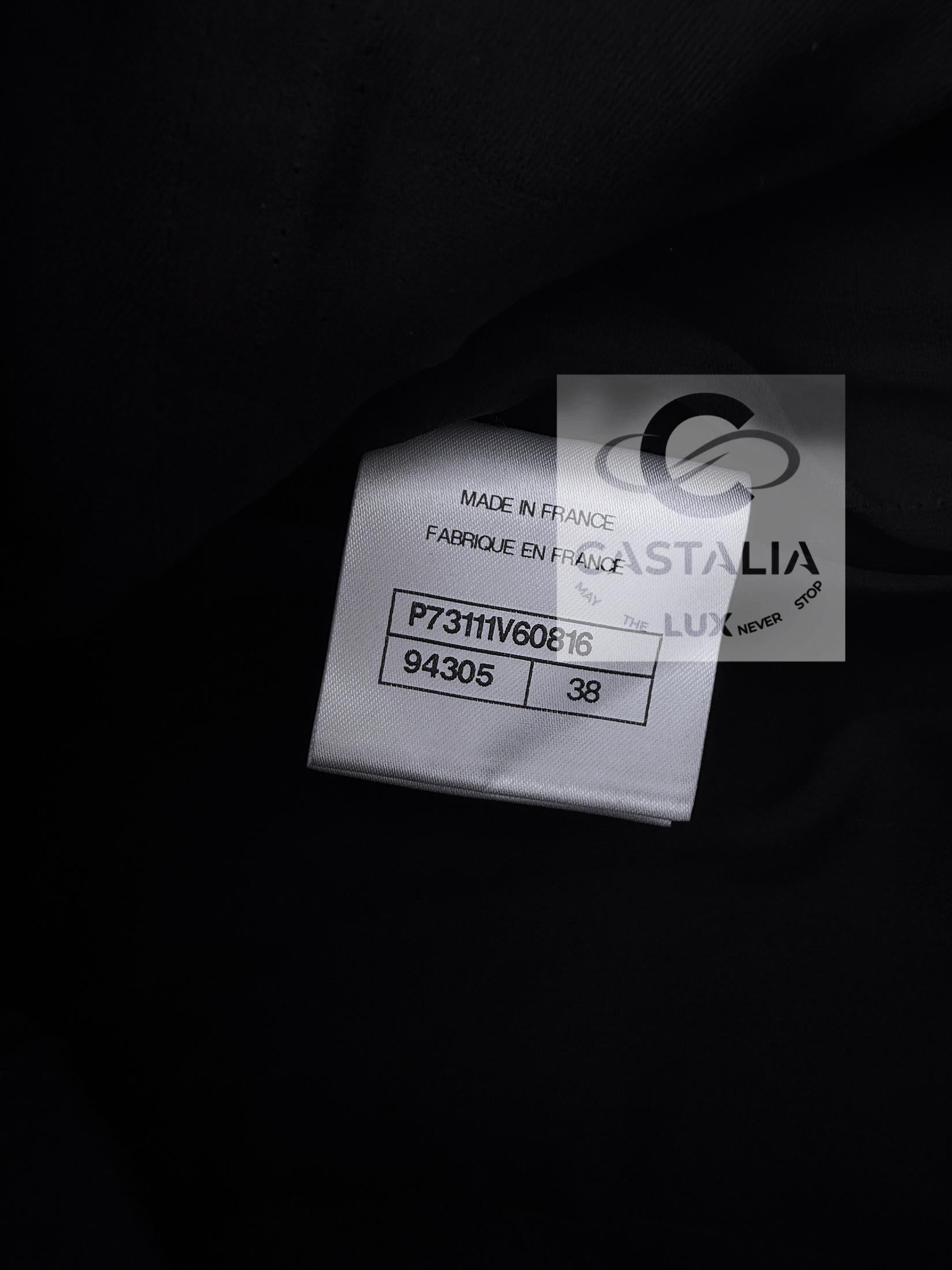 Chanel New 2022 Giacca in tweed nero con bottoni Gripoix 38 FR in vendita 15