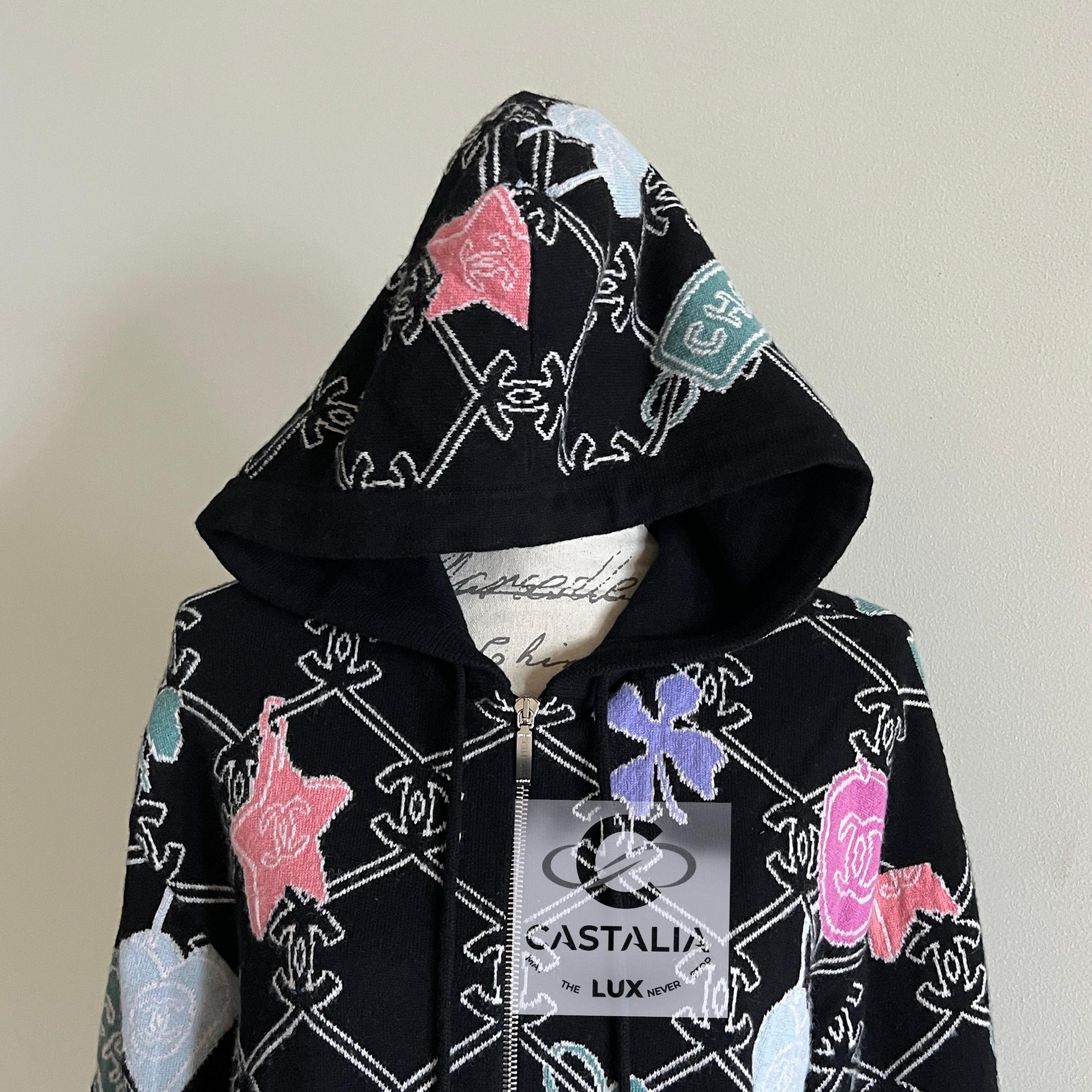Chanel New 2022 CC Logo Cardigan Sudadera con capucha 34 FR en venta 11
