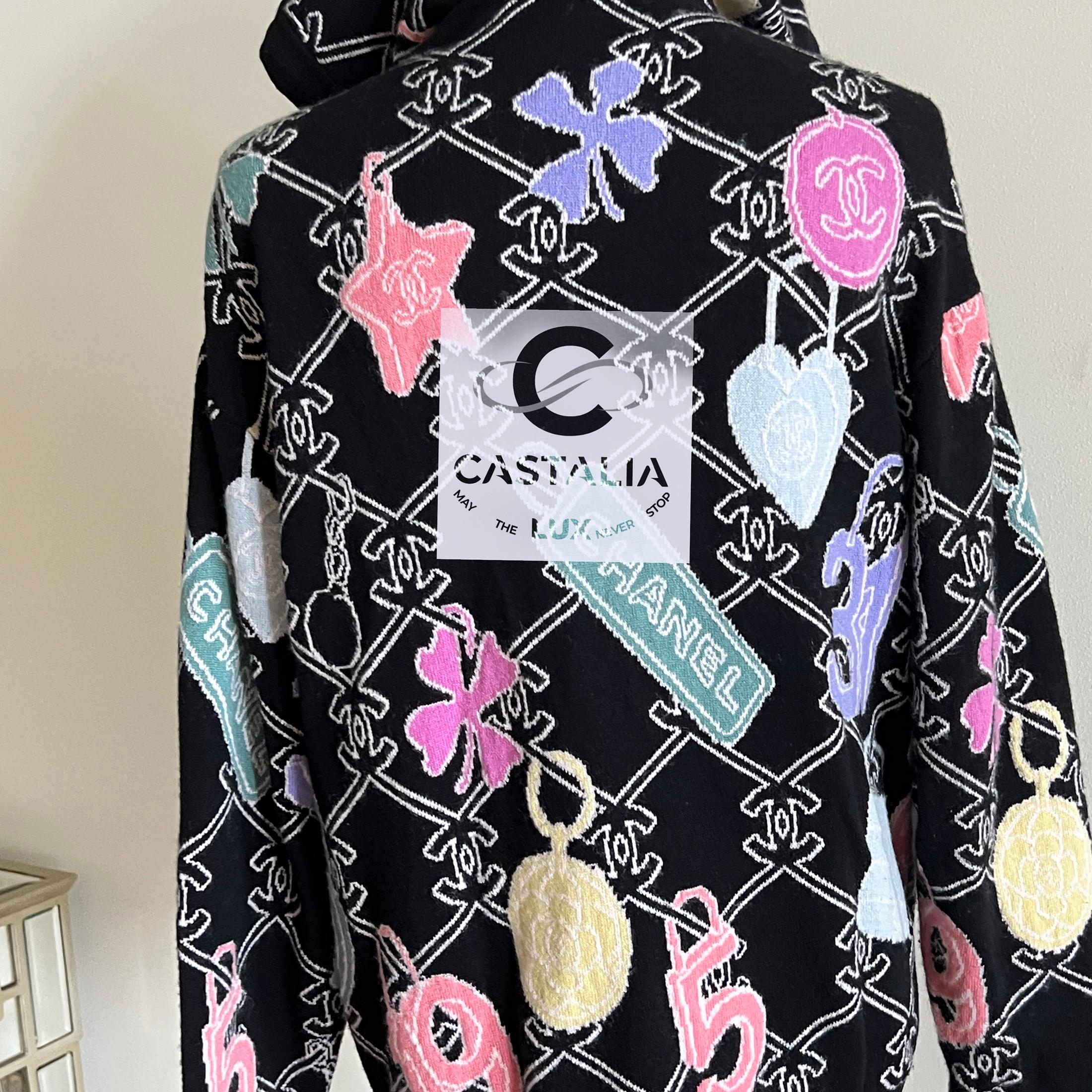 Chanel New 2022 CC Logo Cardigan Sudadera con capucha 34 FR en venta 12