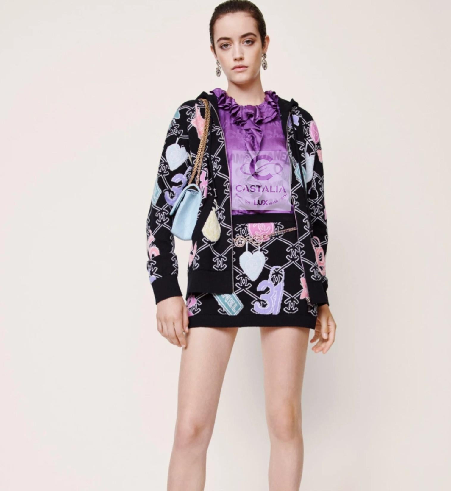 Chanel New 2022 CC Logo Cardigan Sudadera con capucha 34 FR en venta 2