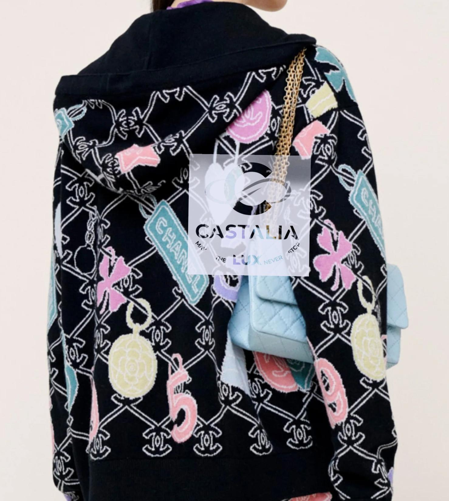 Chanel New 2022 CC Logo Cardigan Sudadera con capucha 34 FR en venta 4