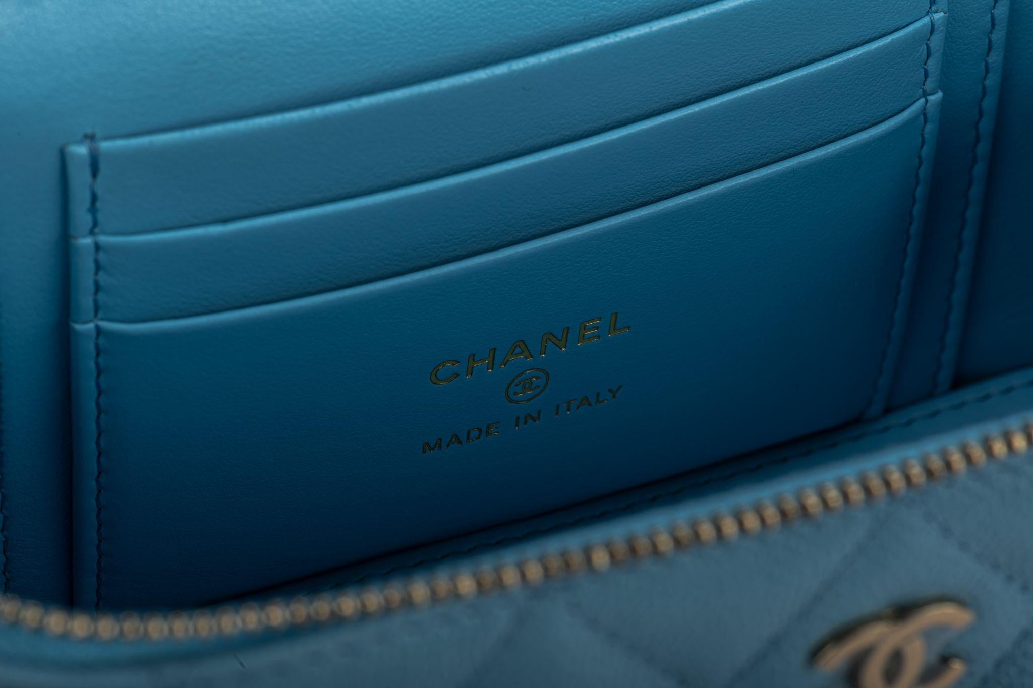 Celeste Kleine Chanel-Koffertasche, neu 2022 im Angebot 4