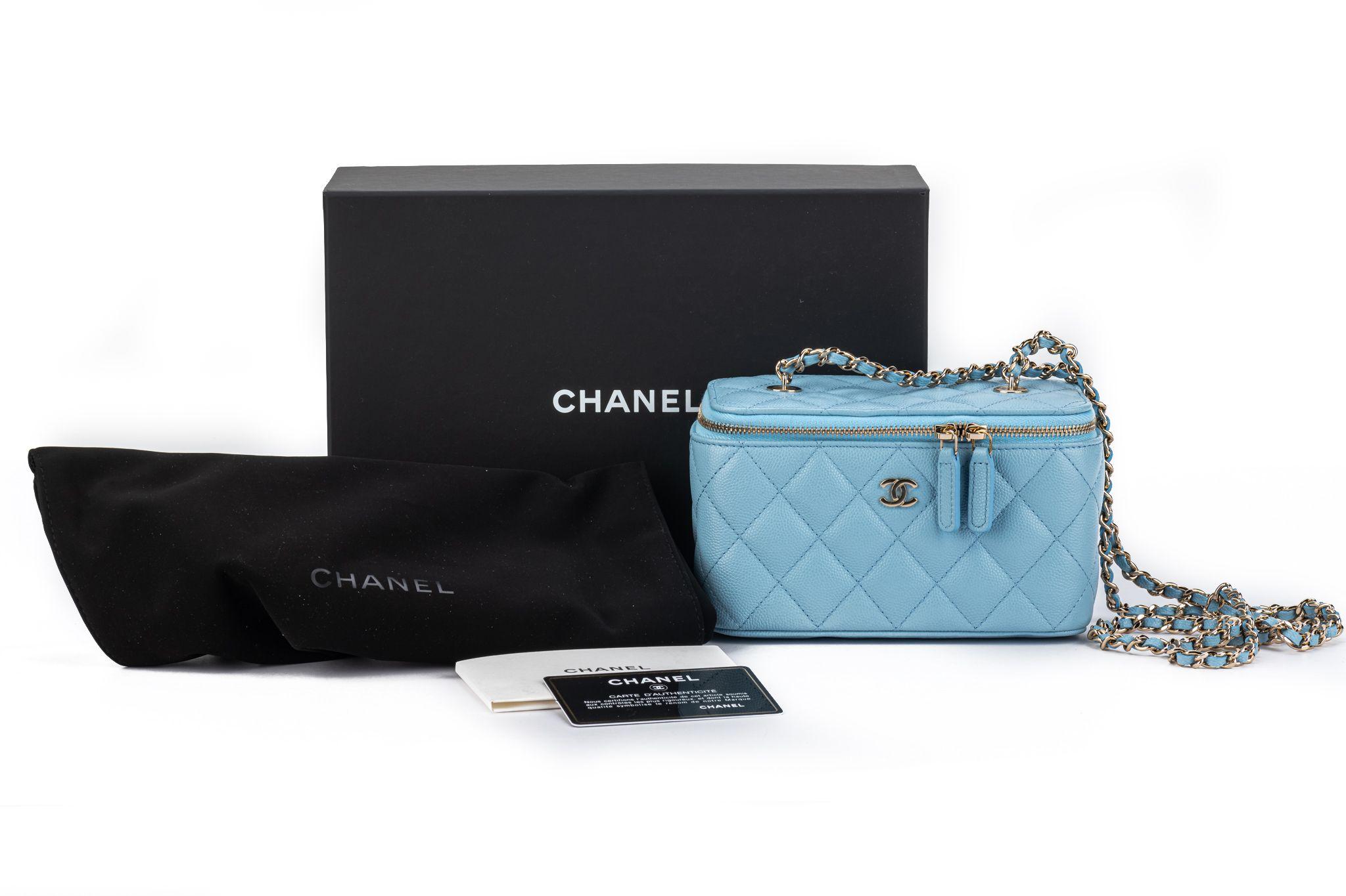 Celeste Kleine Chanel-Koffertasche, neu 2022 im Angebot 7