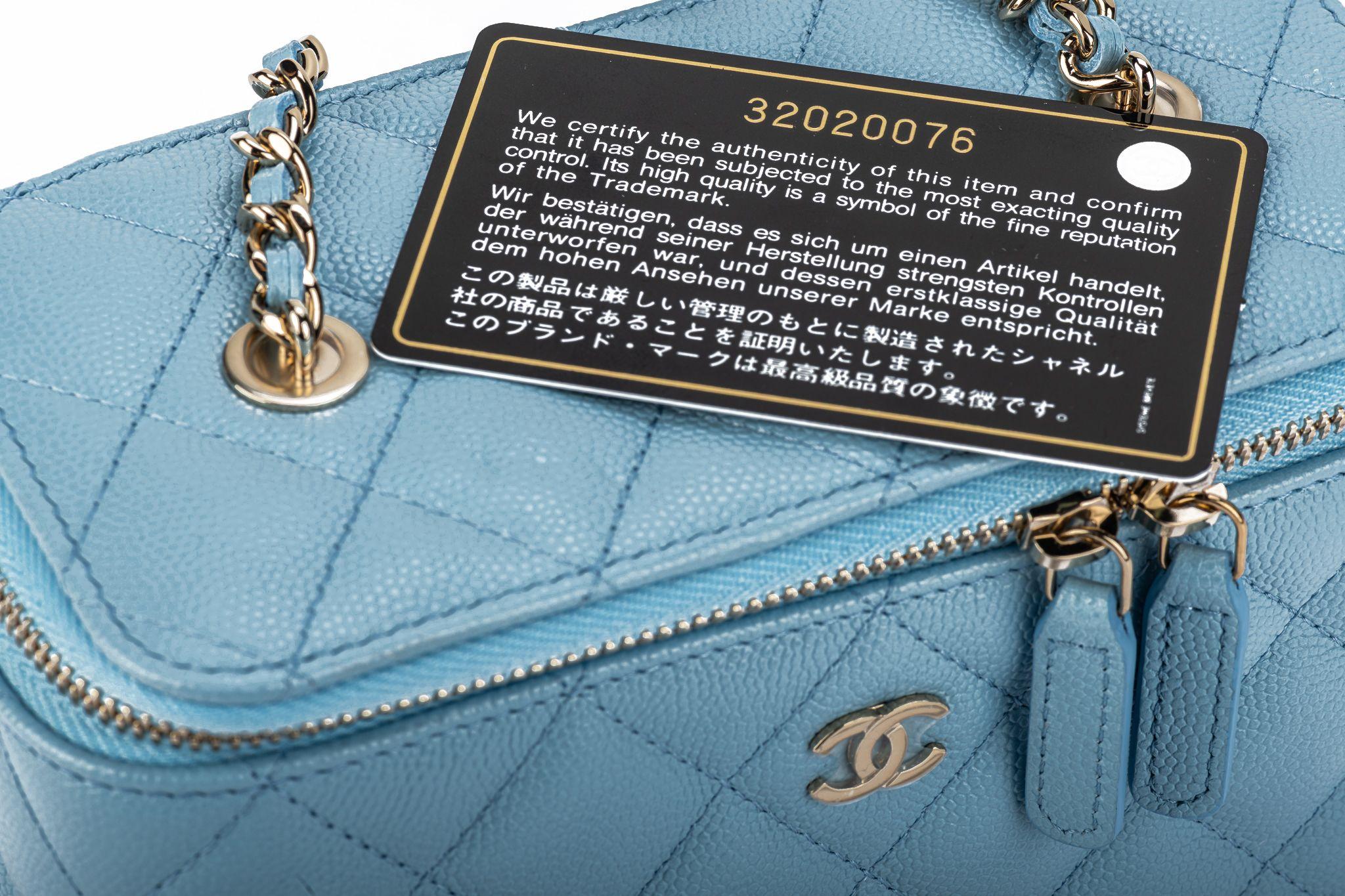 Celeste Kleine Chanel-Koffertasche, neu 2022 im Angebot 1