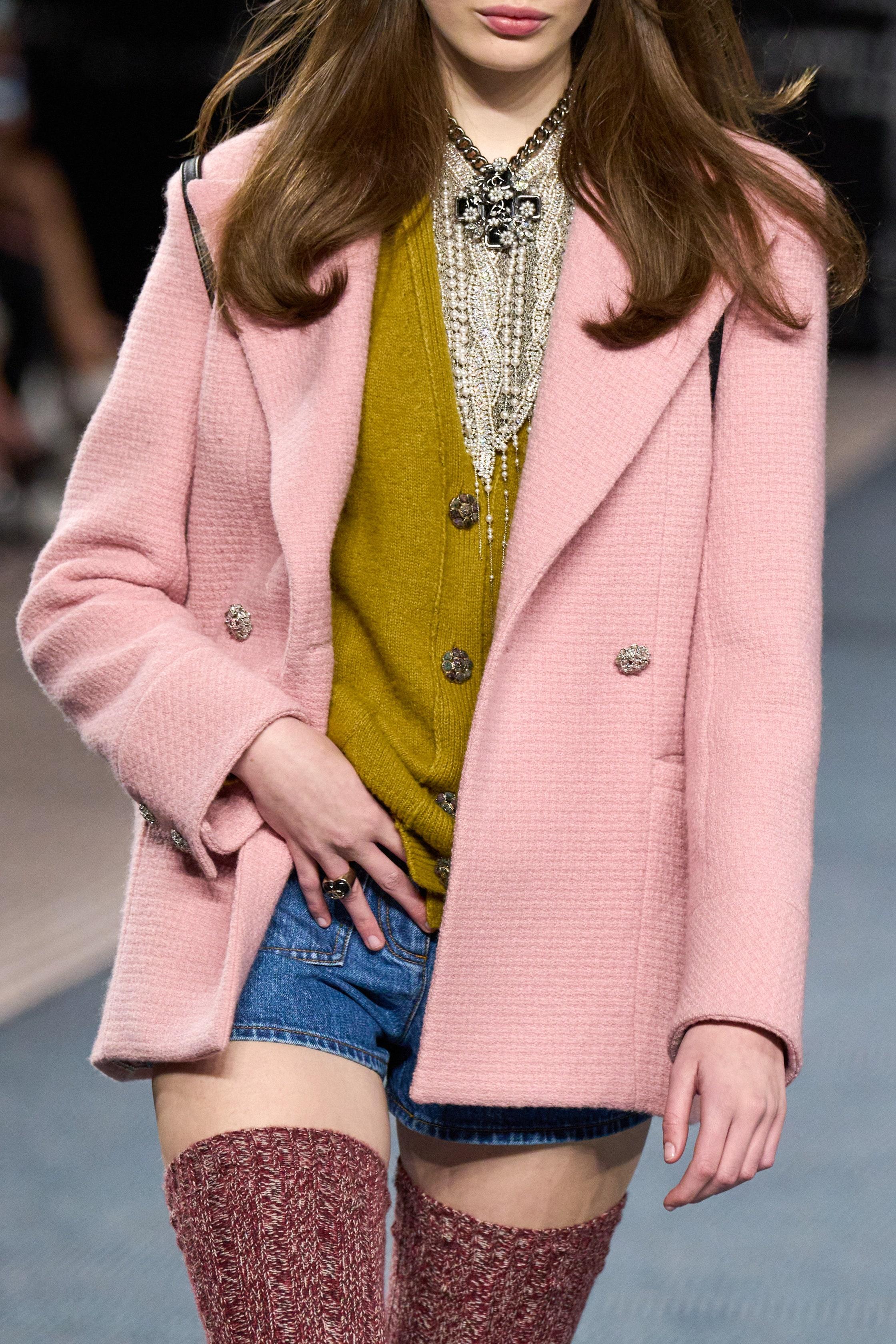 Women's or Men's Chanel New 2022 Fall Runway CC Jewel Buttons Tweed Jacket