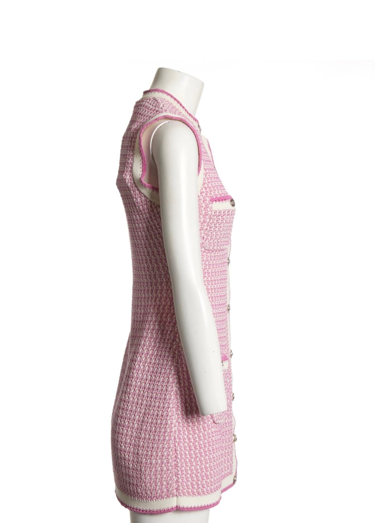 Chanel New 2022 Spring CC Buttons Knit DressNew Chanel ecru knit dress with CC b In New Condition In Dubai, AE