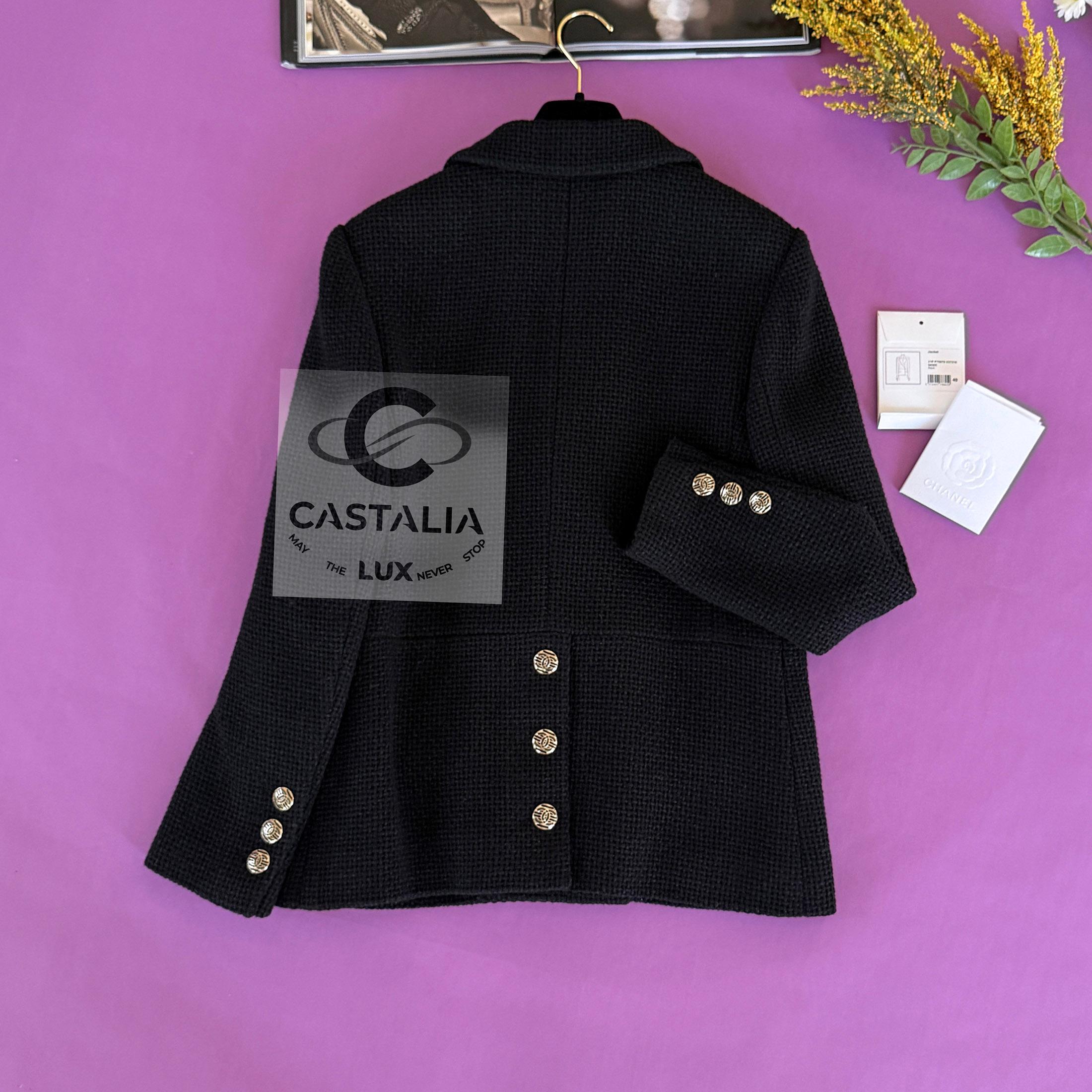 Chanel New 2022 Timeless Black Tweed Jacket 40 FR For Sale 7