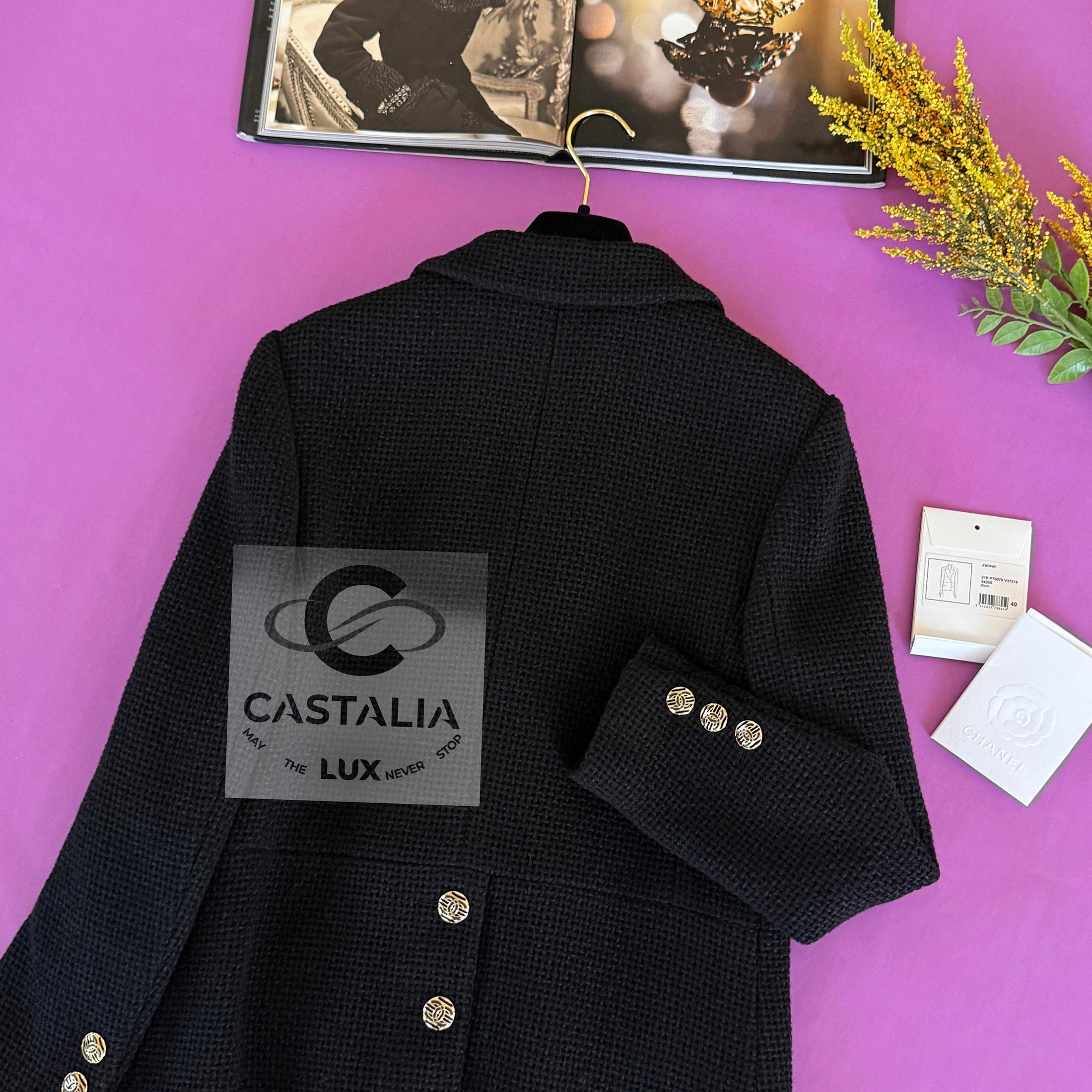 Chanel New 2022 Timeless Black Tweed Jacket 40 FR For Sale 8
