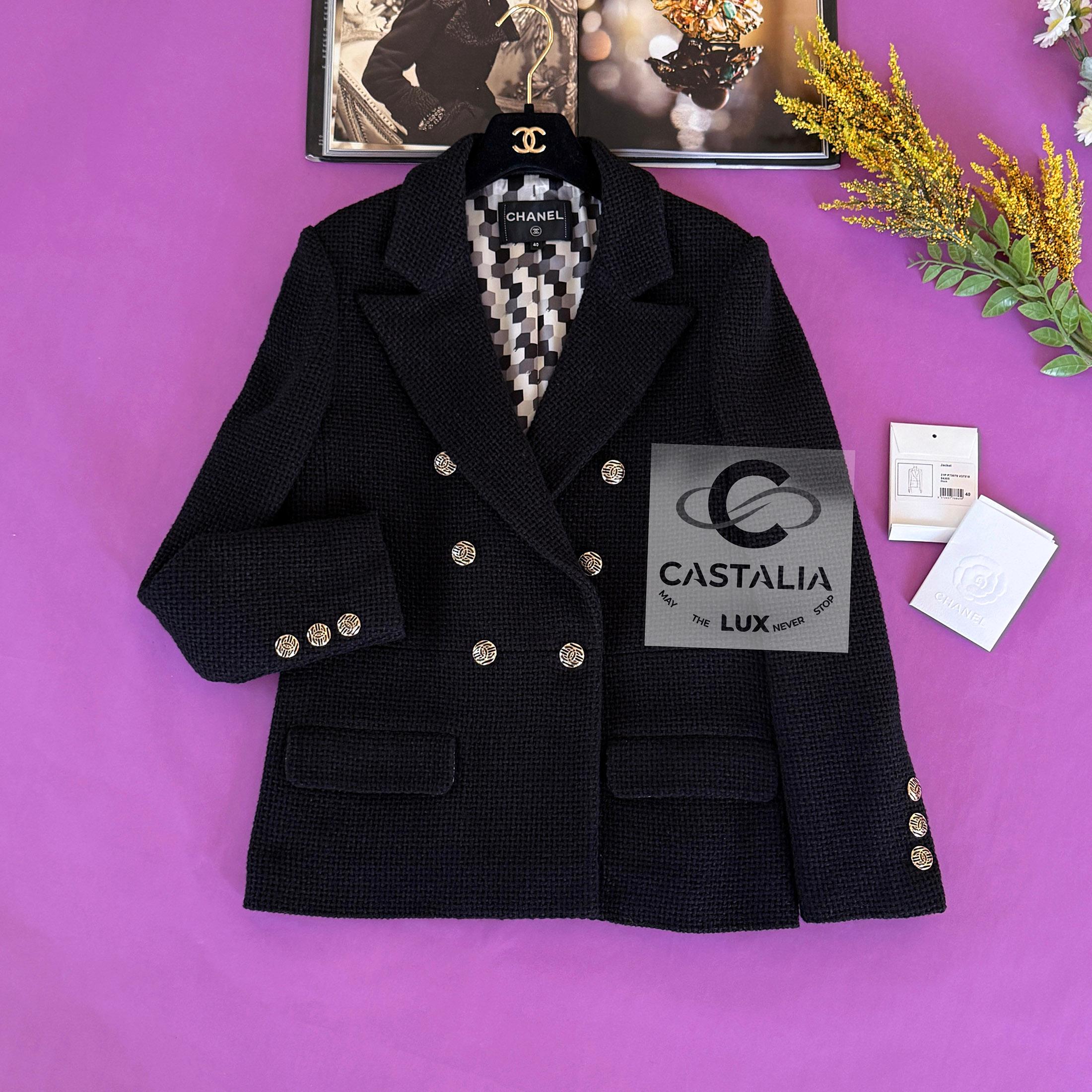 Chanel New 2022 Timeless Black Tweed Jacket 40 FR For Sale 9