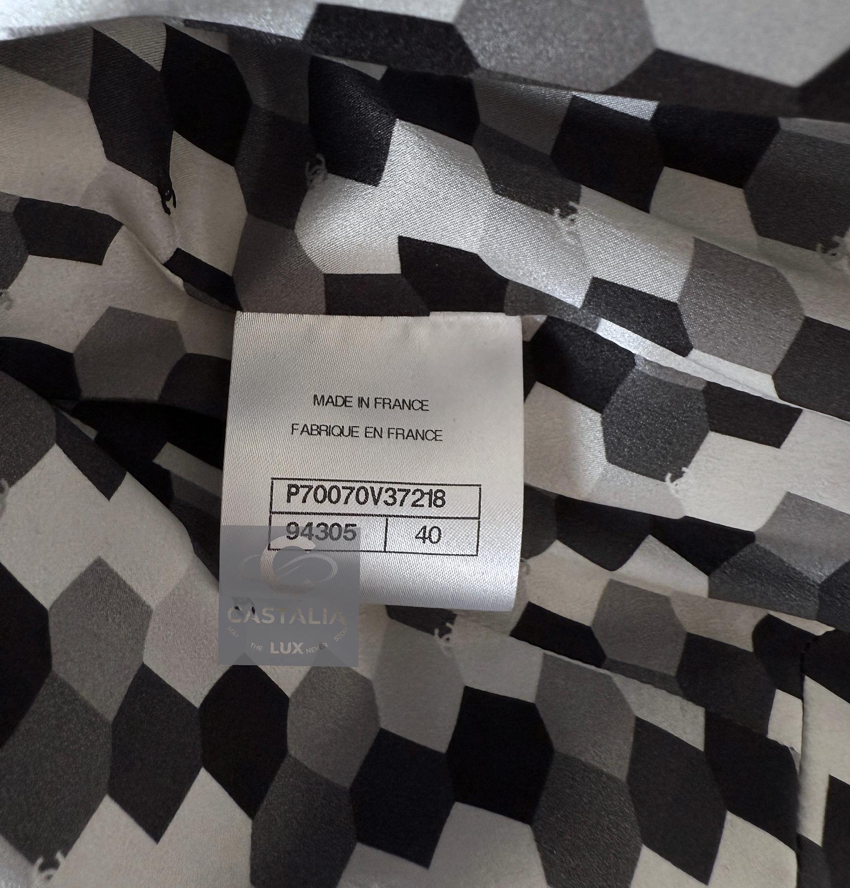 Chanel New 2022 Timeless Black Tweed Jacket 40 FR For Sale 12