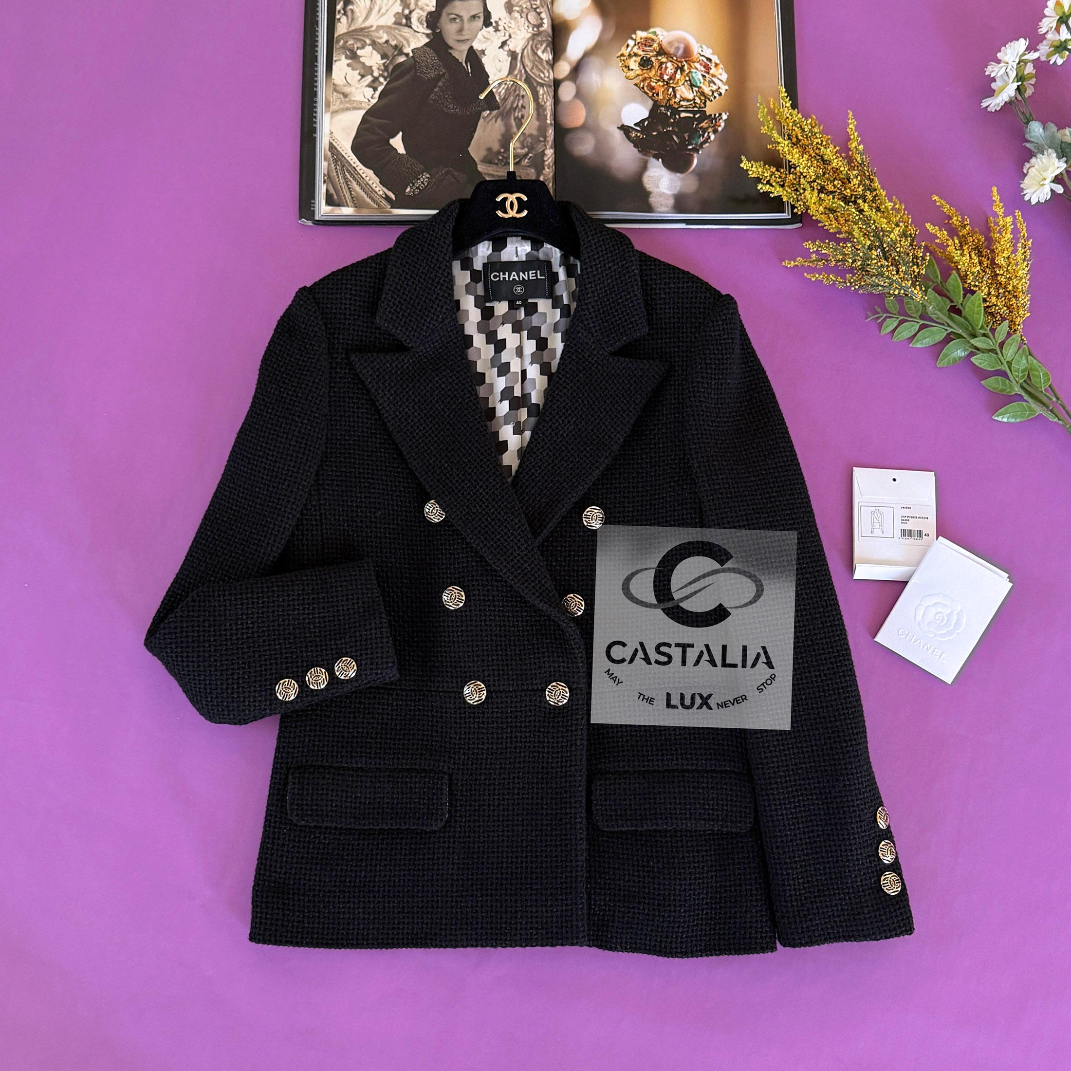 Chanel New 2022 Timeless Black Tweed Jacket 40 FR In New Condition For Sale In Dubai, AE