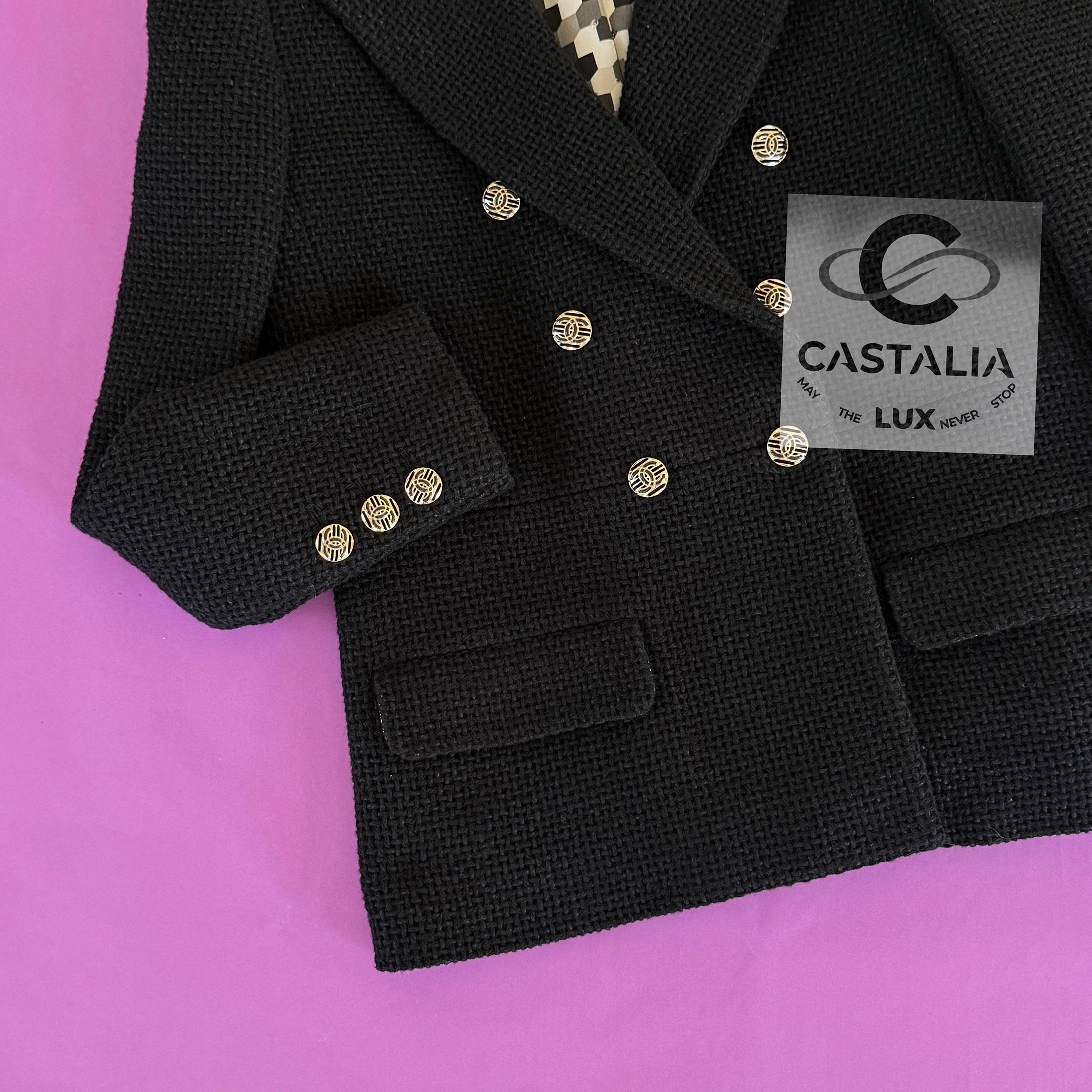 Chanel New 2022 Timeless Black Tweed Jacket 40 FR For Sale 3