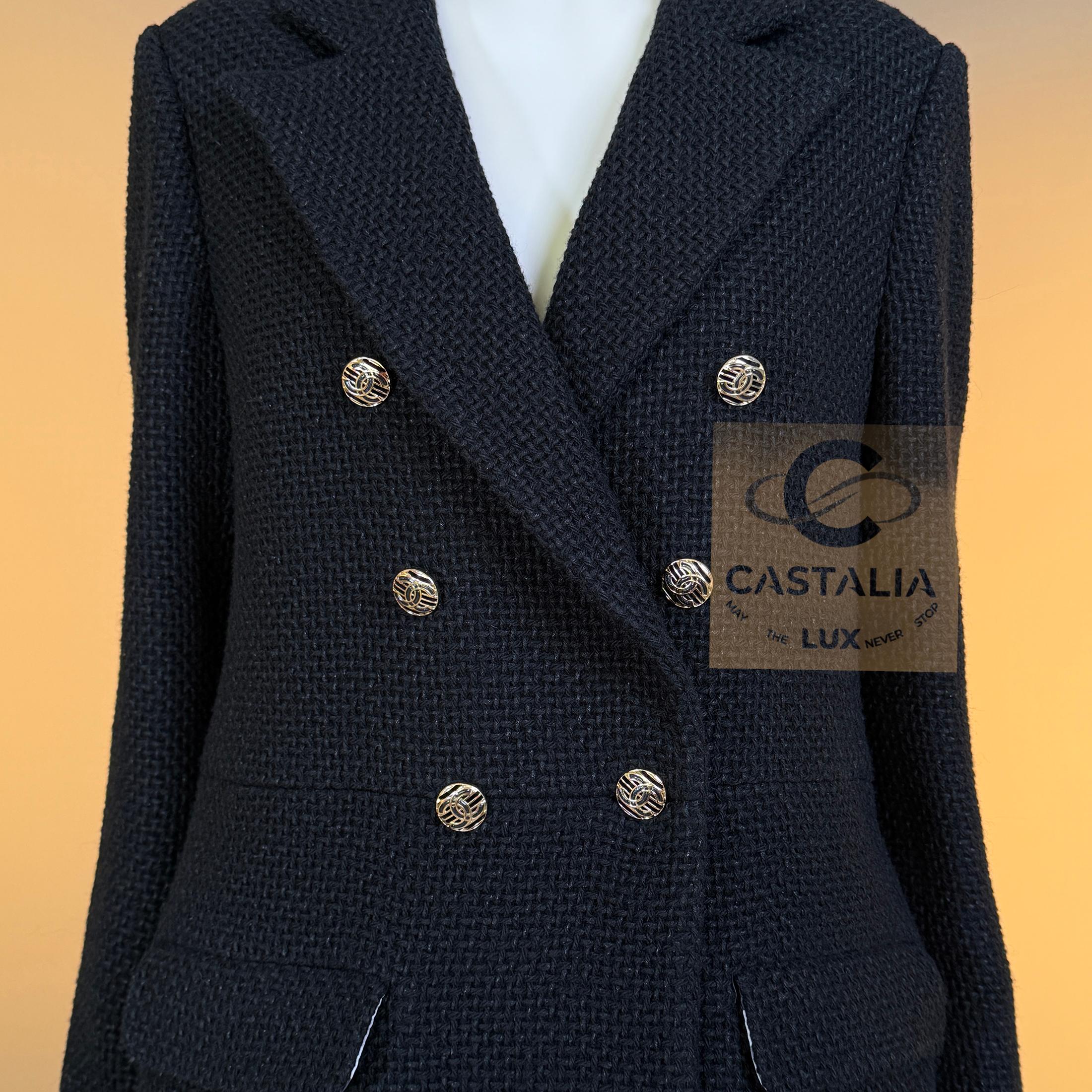 CHANEL New 2022 Chaqueta intemporal de tweed negro 40 FR en venta 7