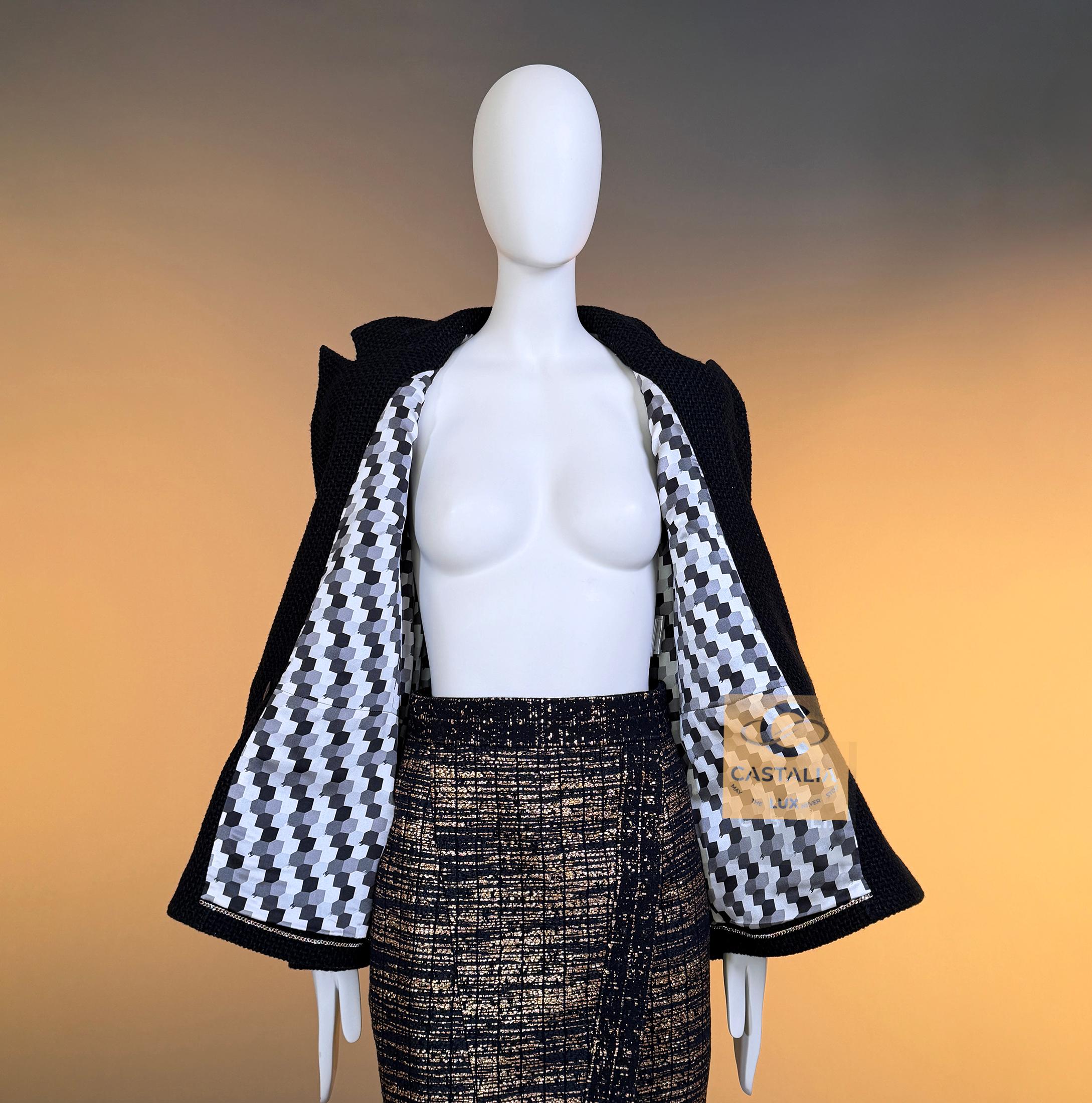 CHANEL New 2022 Chaqueta intemporal de tweed negro 40 FR en venta 12