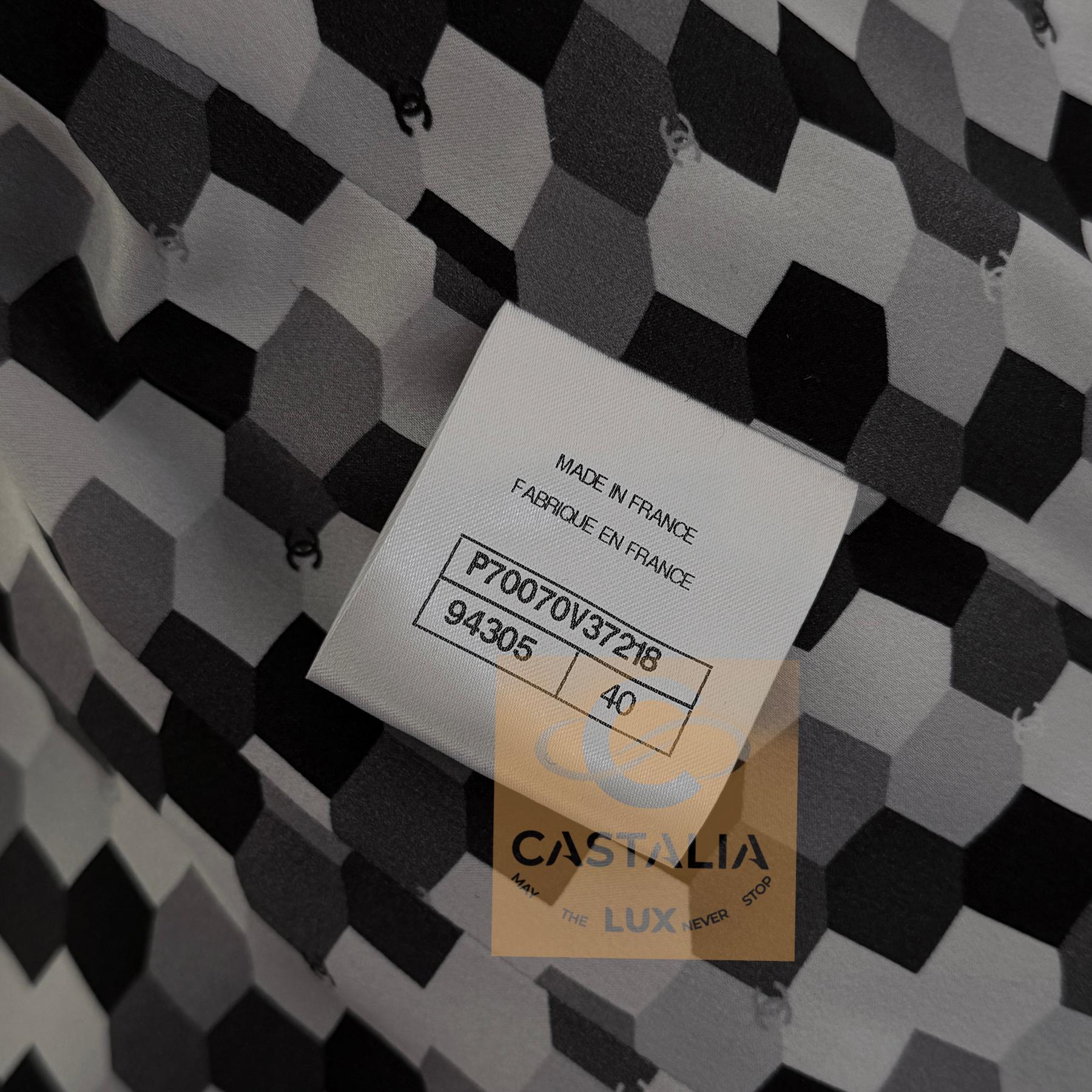 CHANEL New 2022 Chaqueta intemporal de tweed negro 40 FR en venta 13