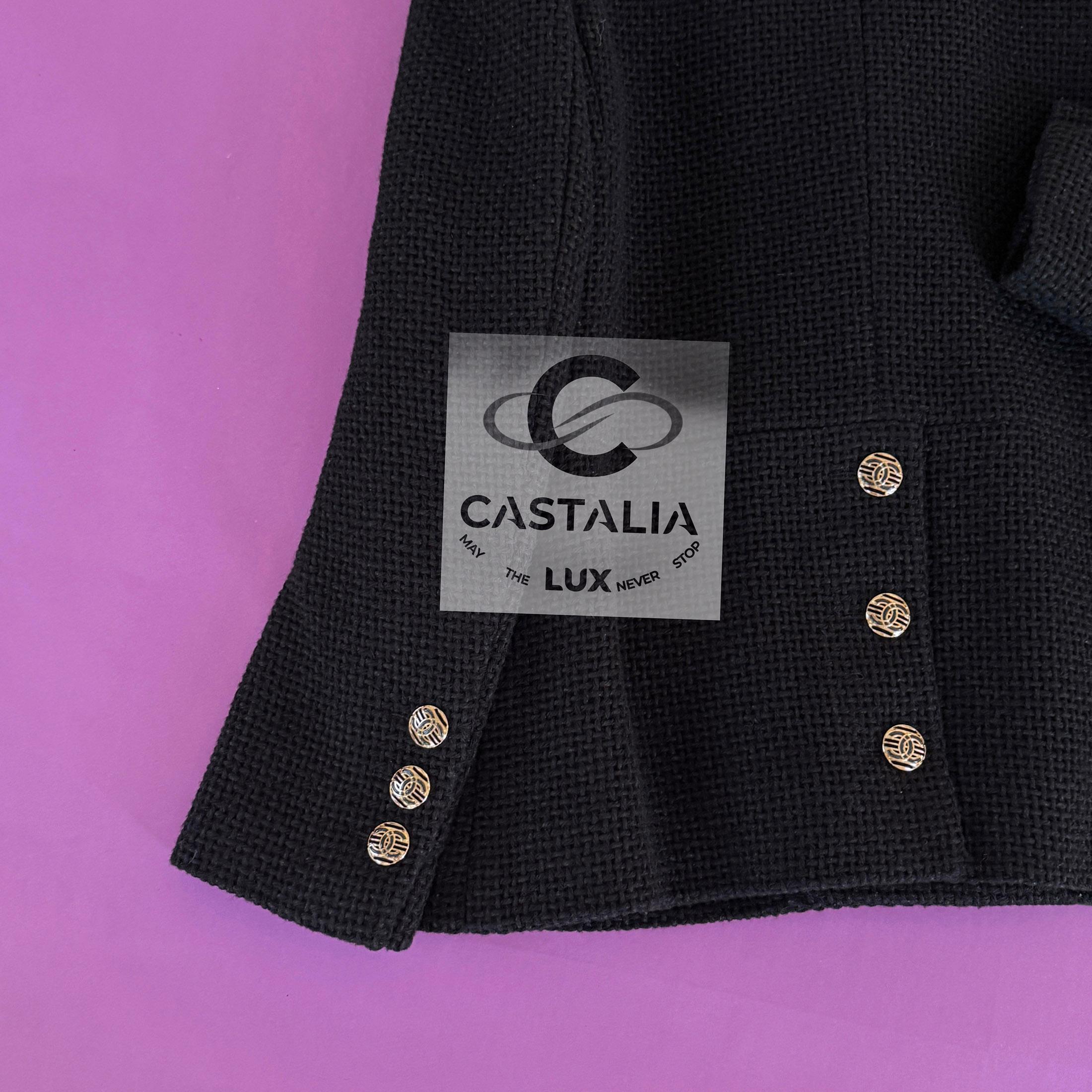 Chanel New 2022 Timeless Black Tweed Jacket (Veste en tweed noir) en vente 8