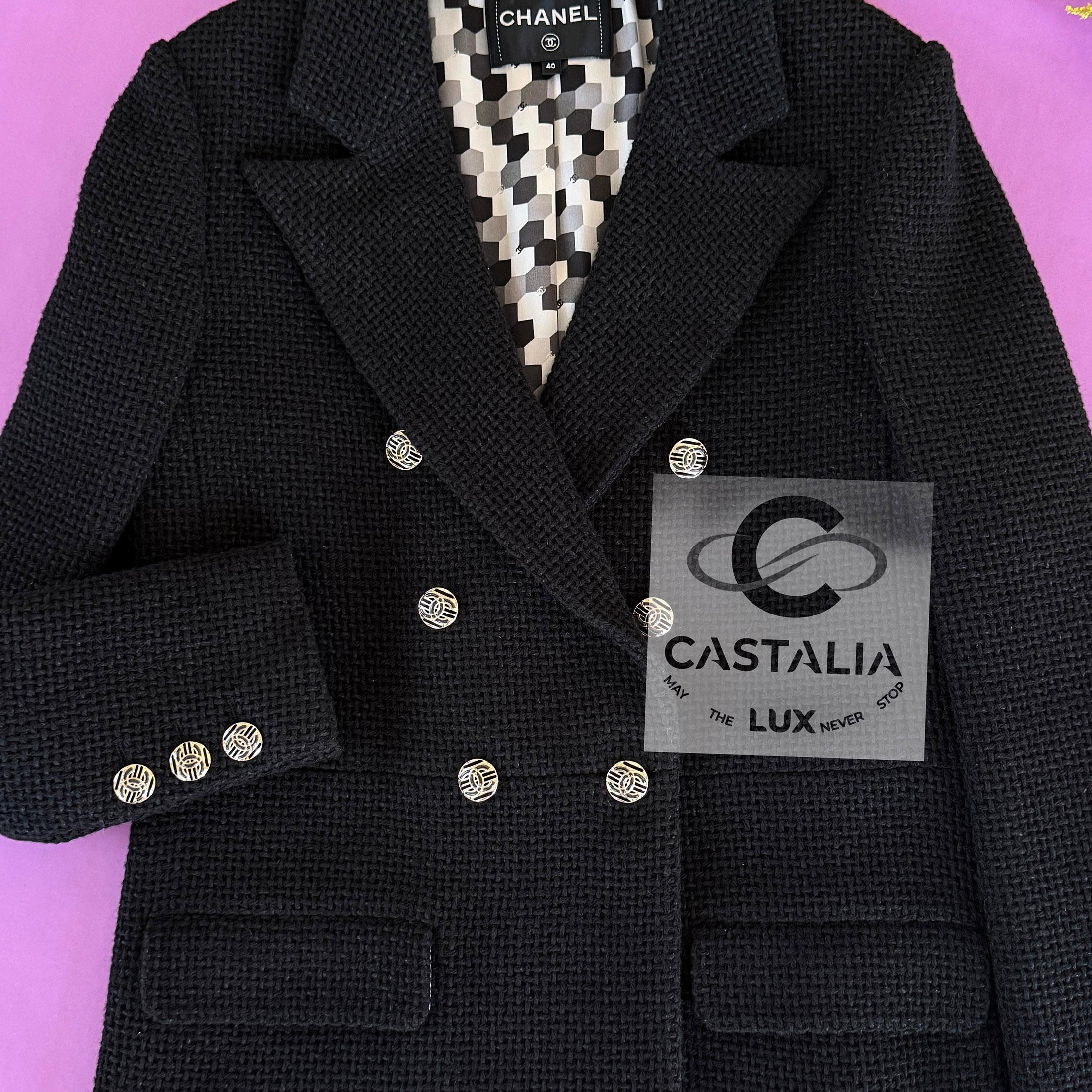 Chanel New 2022 Timeless Black Tweed Jacket (Veste en tweed noir) en vente 3