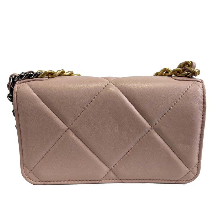 CHANEL - NEW 2023 - 19 Wallet on a Chain Bag - CC Light Pink Crossbody Bag  WOC For Sale at 1stDibs