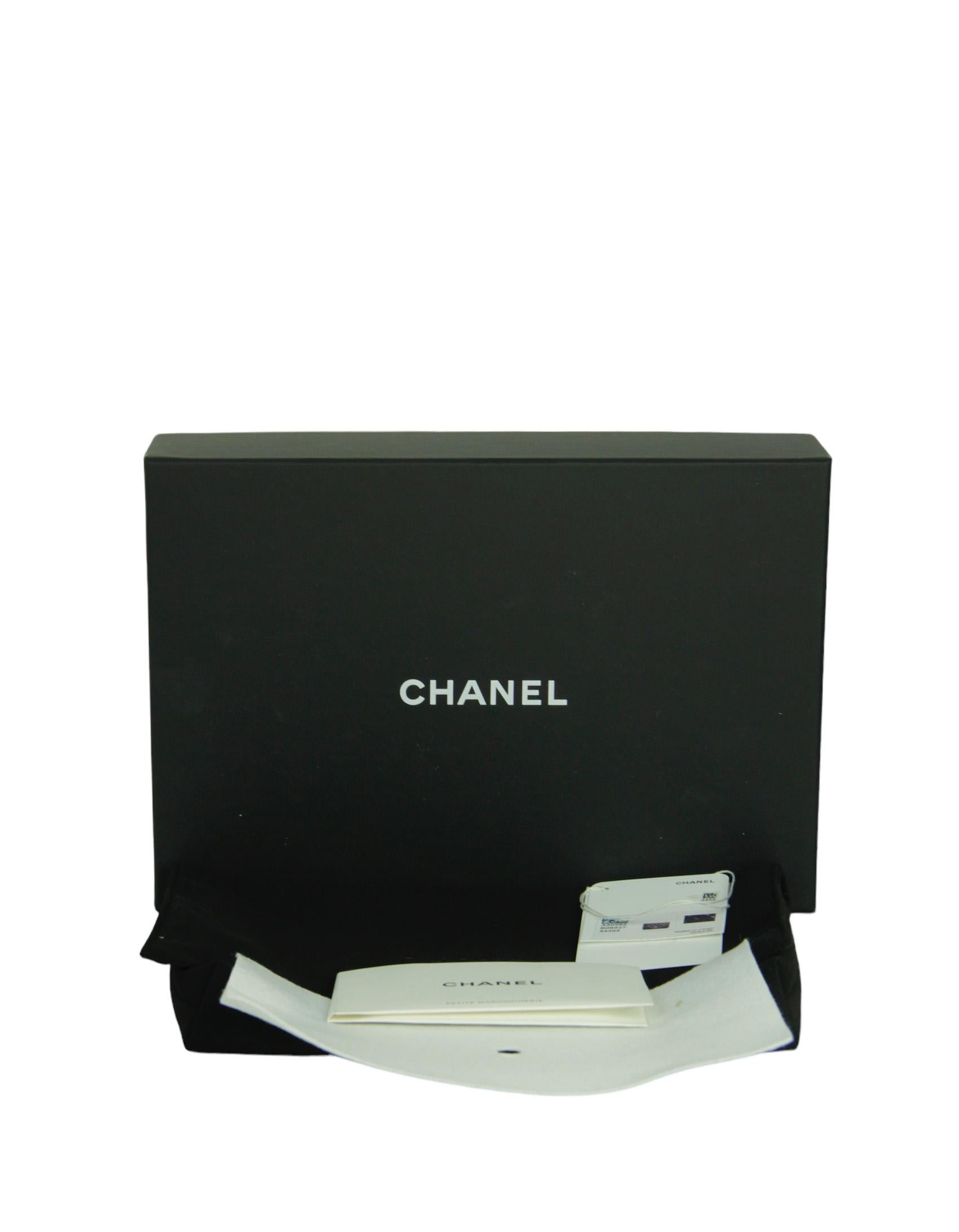 Chanel NEU 2023 Schwarze gesteppte trendige CC WOC Umhängetasche mit Umhängetasche im Angebot 6