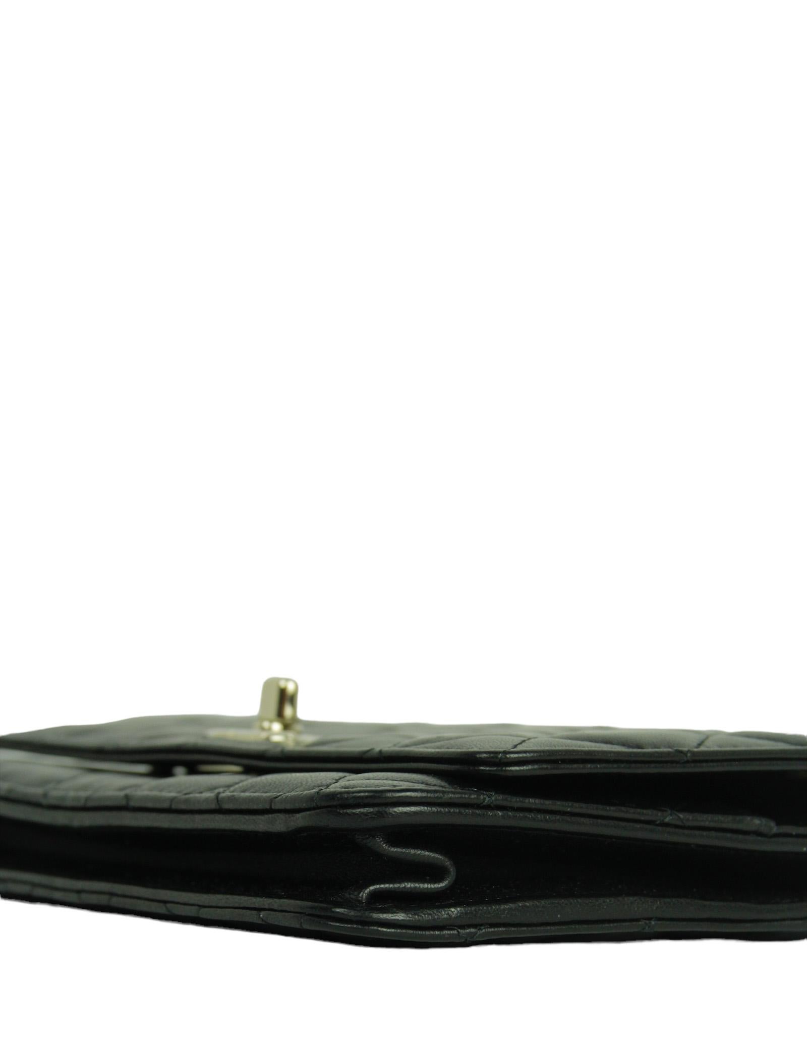 Chanel NEU 2023 Schwarze gesteppte trendige CC WOC Umhängetasche mit Umhängetasche im Angebot 1