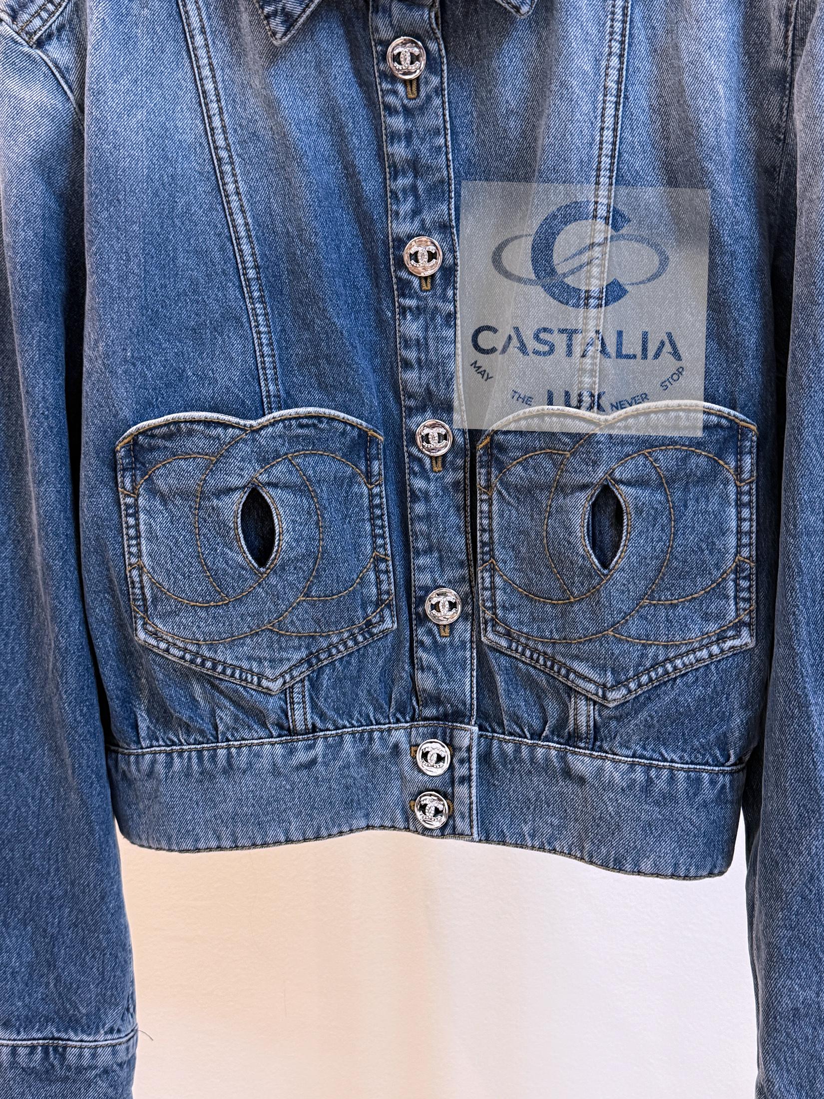 Chanel New 2024 CC Heart Patches Denim Jacket 36 FR en vente 5